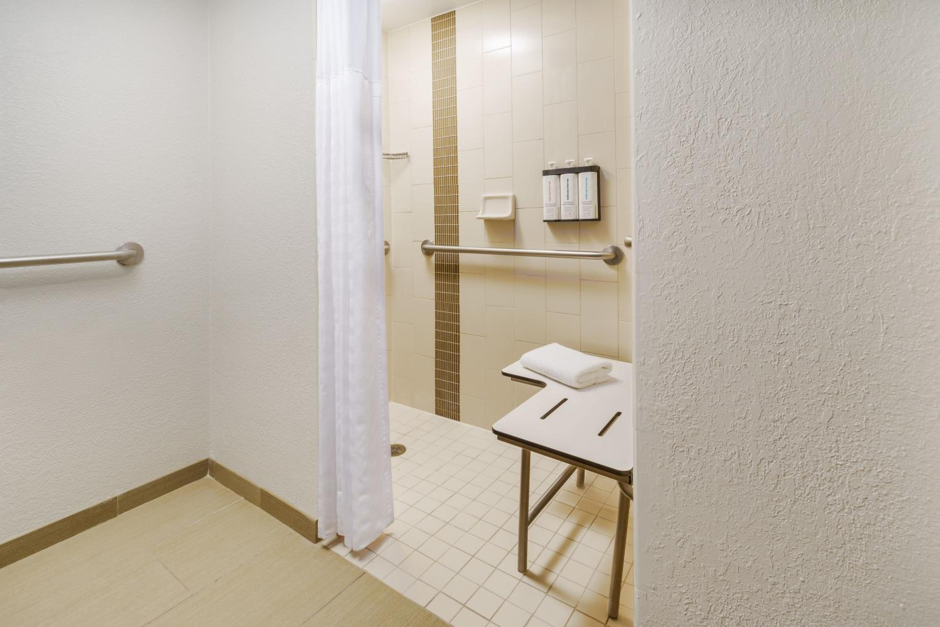 King Room with Accessible Shower - Disability Access