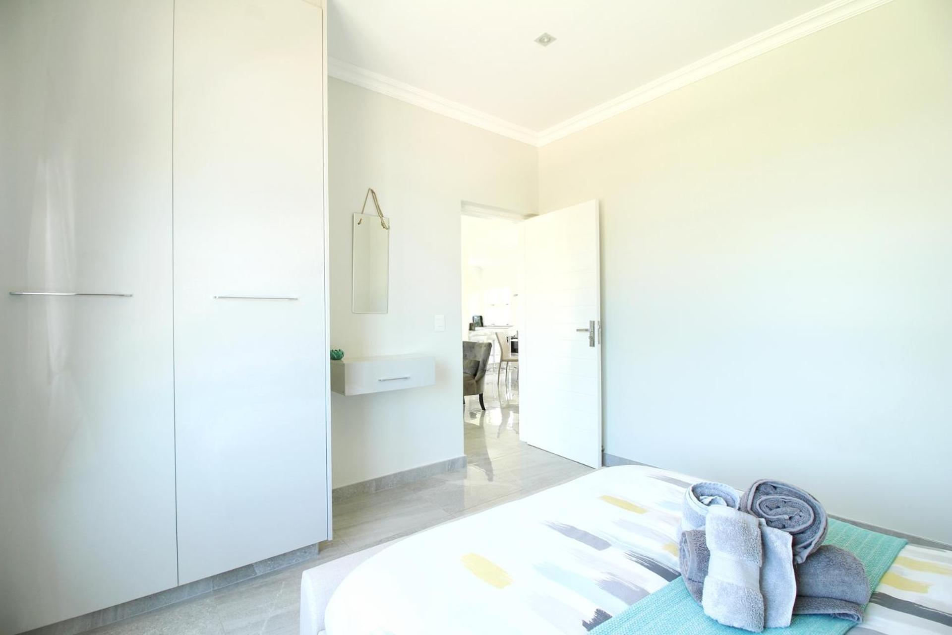 Three-Bedroom Villa photo 2