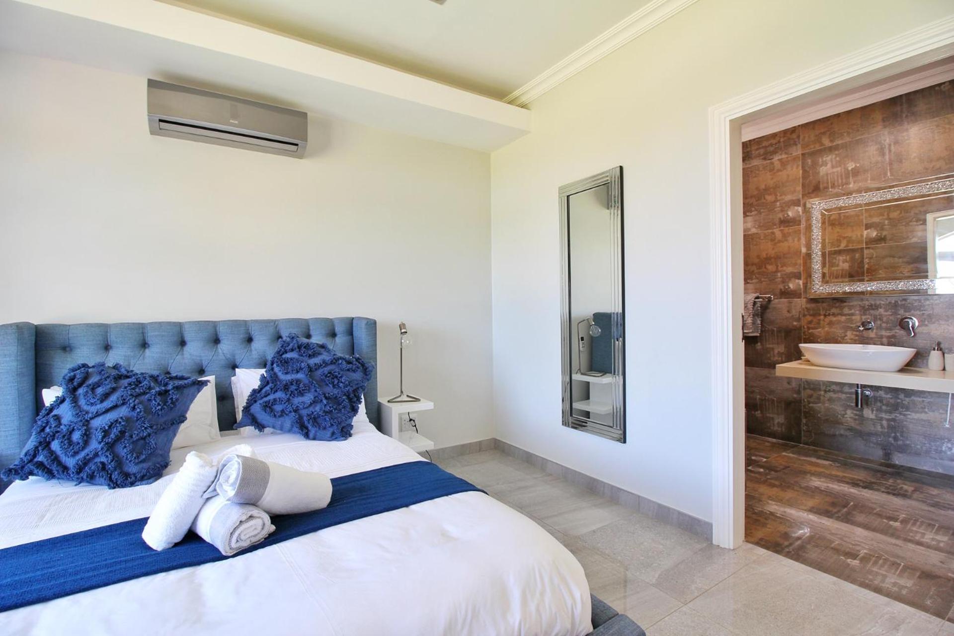 Three-Bedroom Villa photo 1