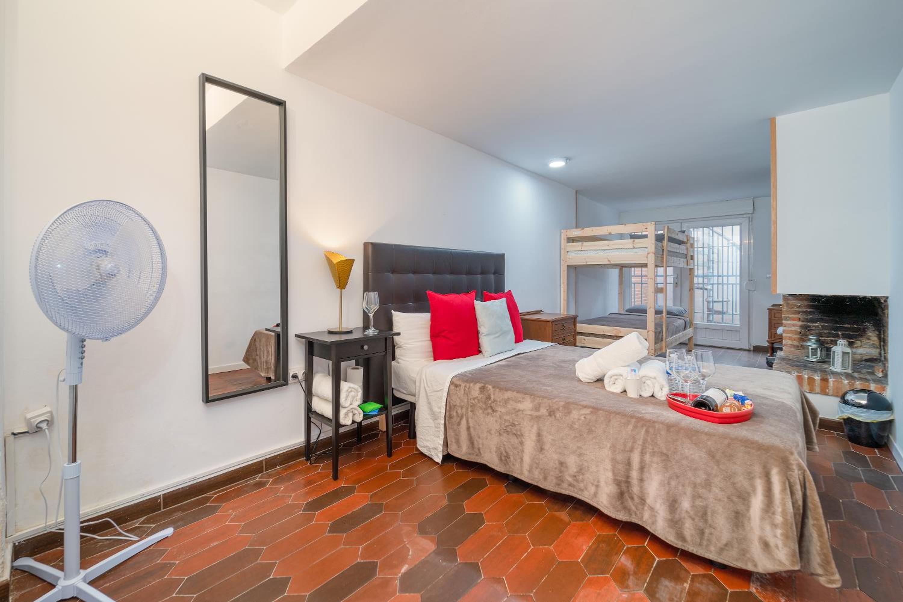 Quadruple Room with Shared Bathroom photo 2