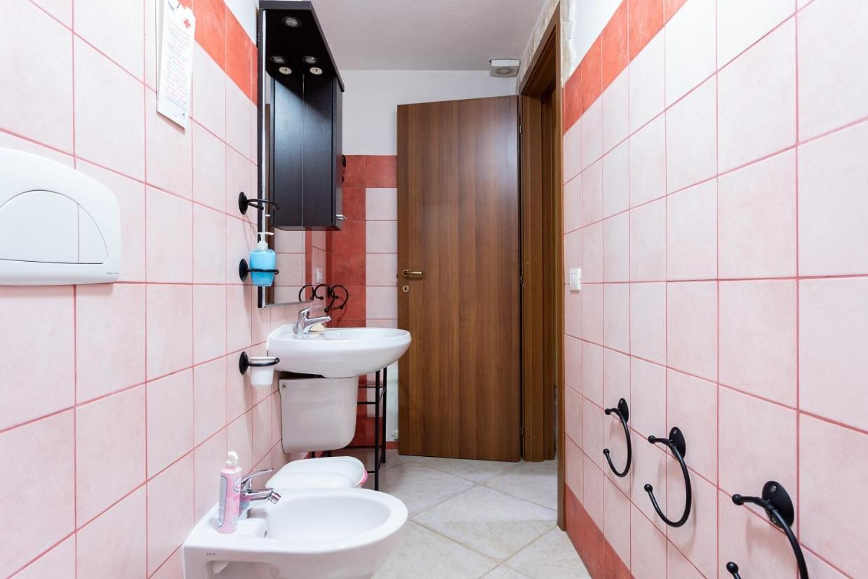 Double Room with Private Bathroom - Photo 29