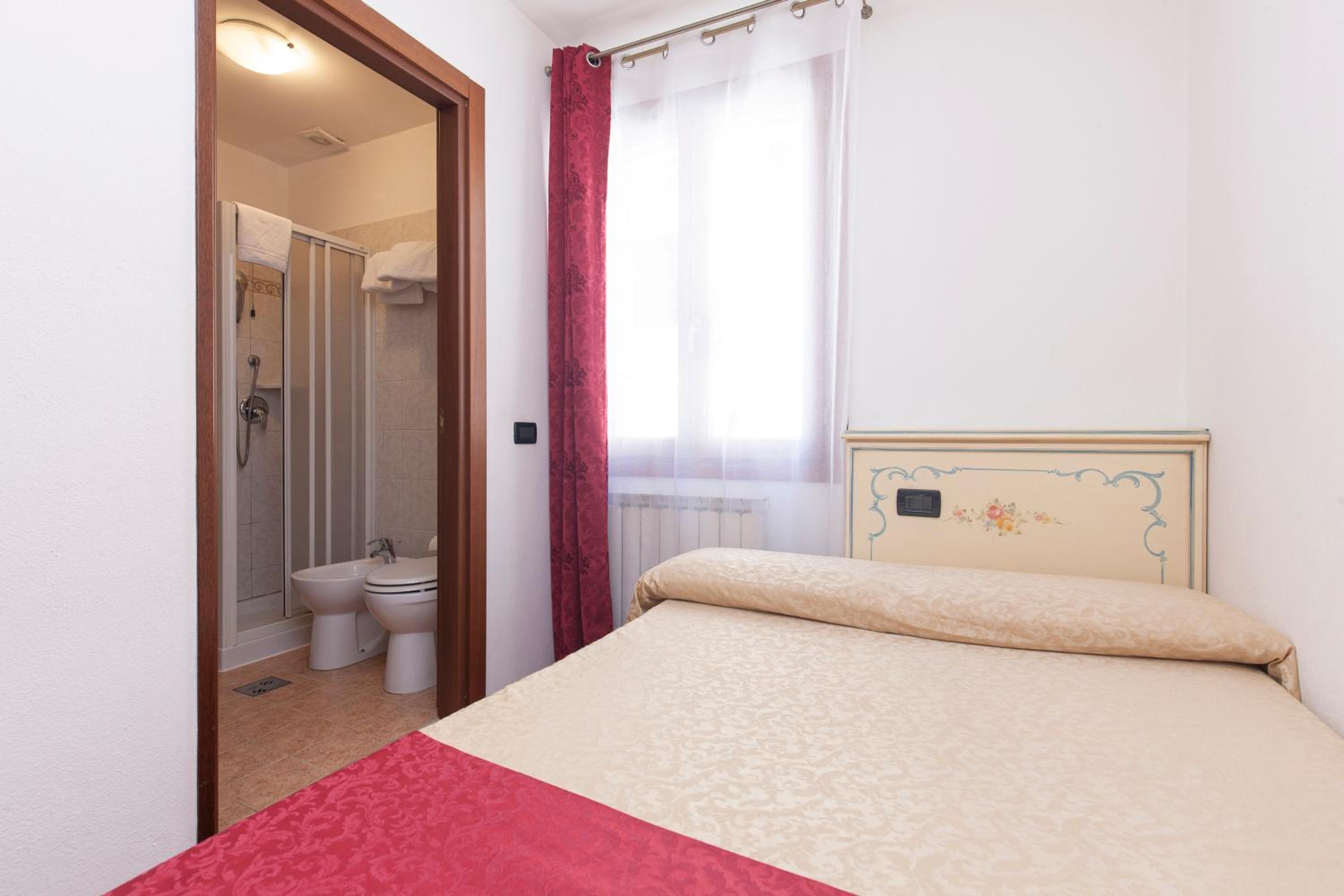 Small Double Room photo 1