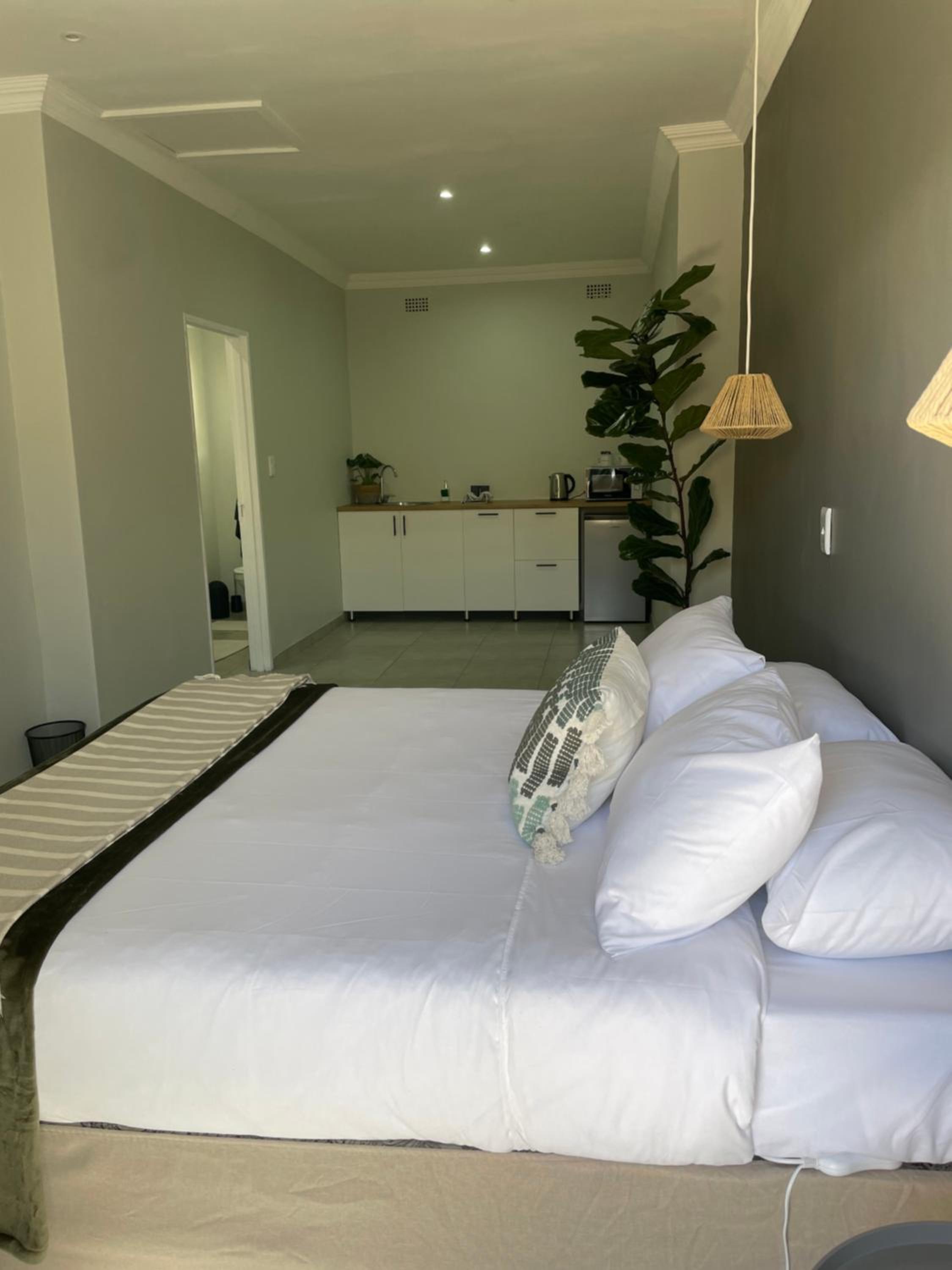 Deluxe Queen Room - Photo 1