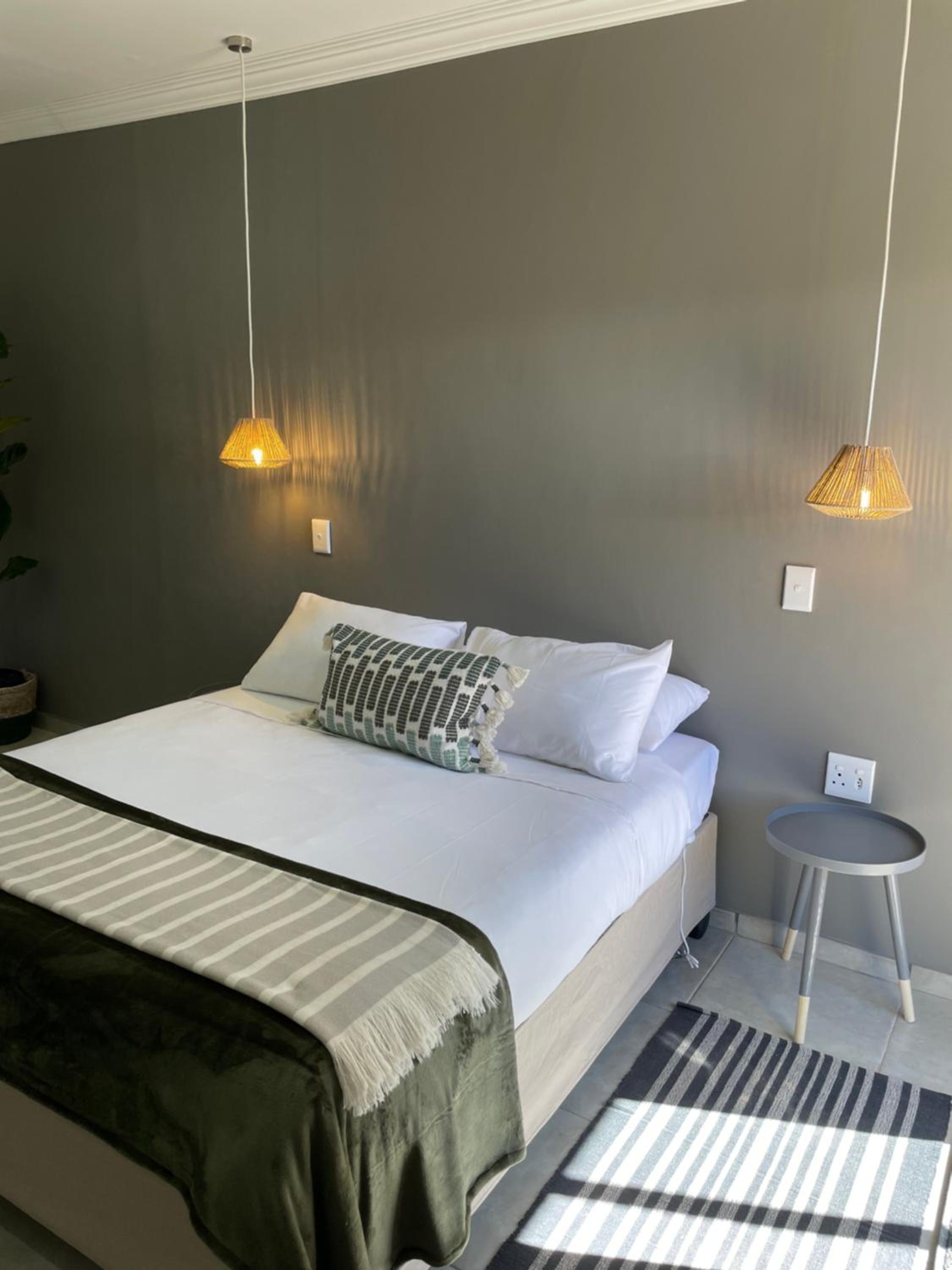 Deluxe Queen Room - Photo 2