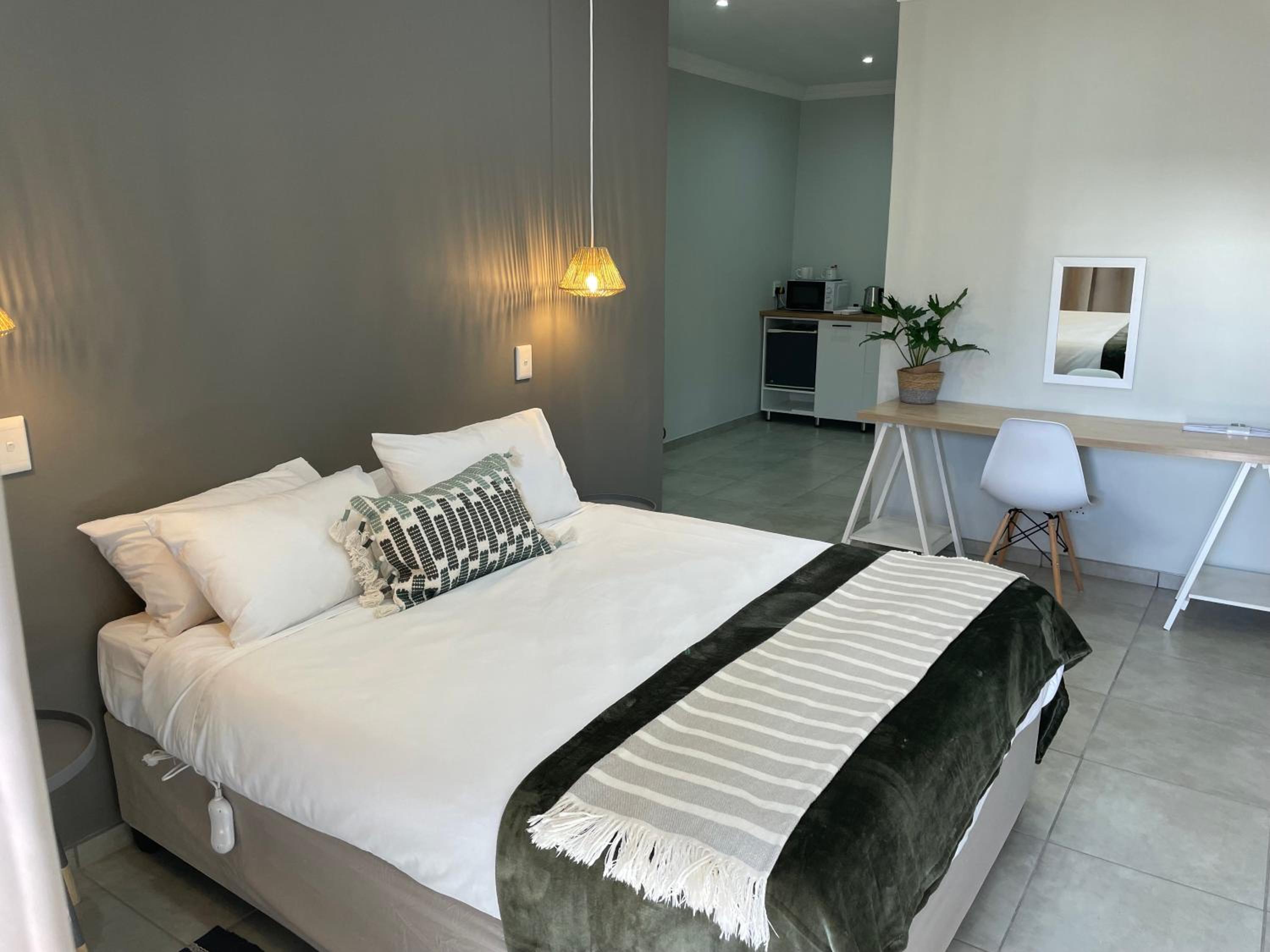 Queen Room photo 1