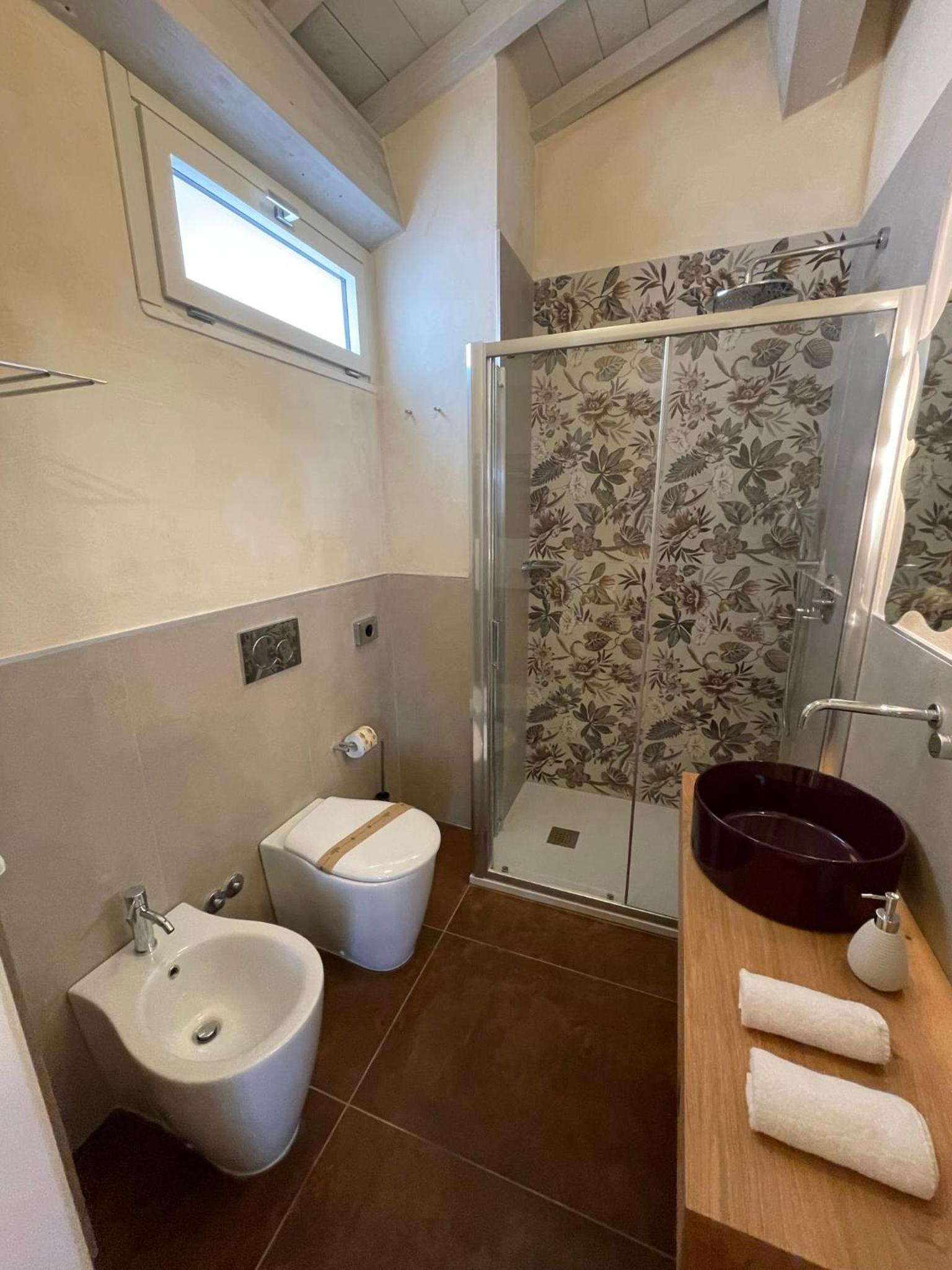 Standard Double Room - Photo 2