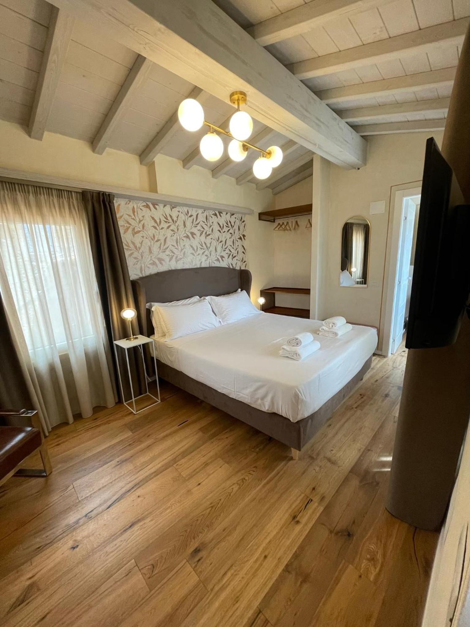 Deluxe Double Room - Photo 4