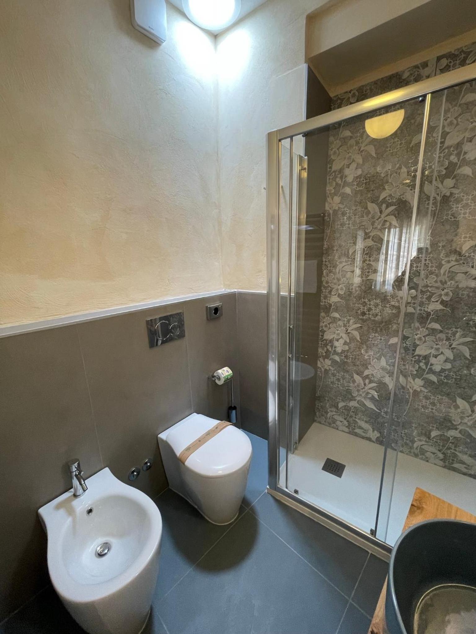 Standard Double Room - Photo 4