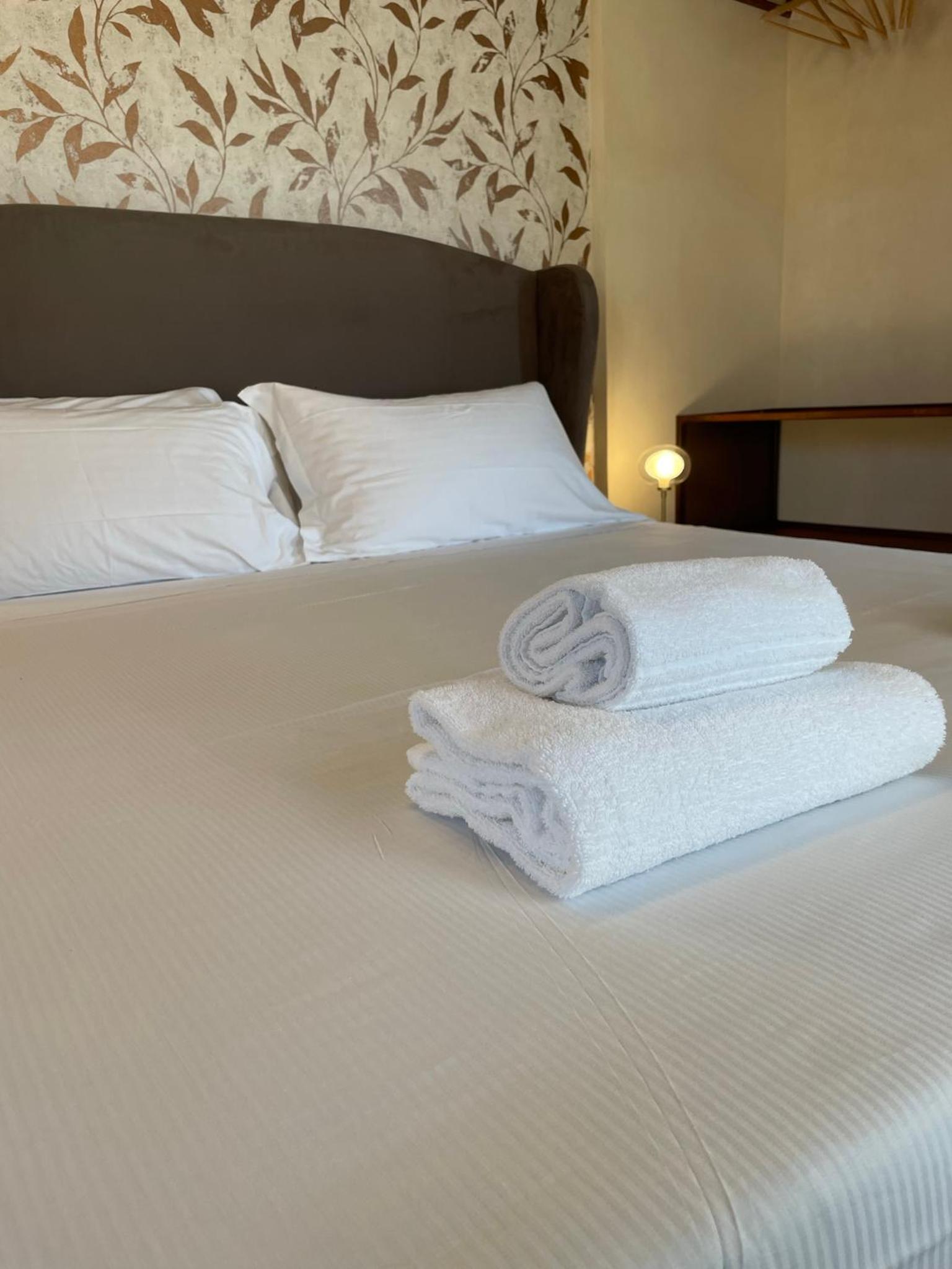 Standard Double Room - Photo 7