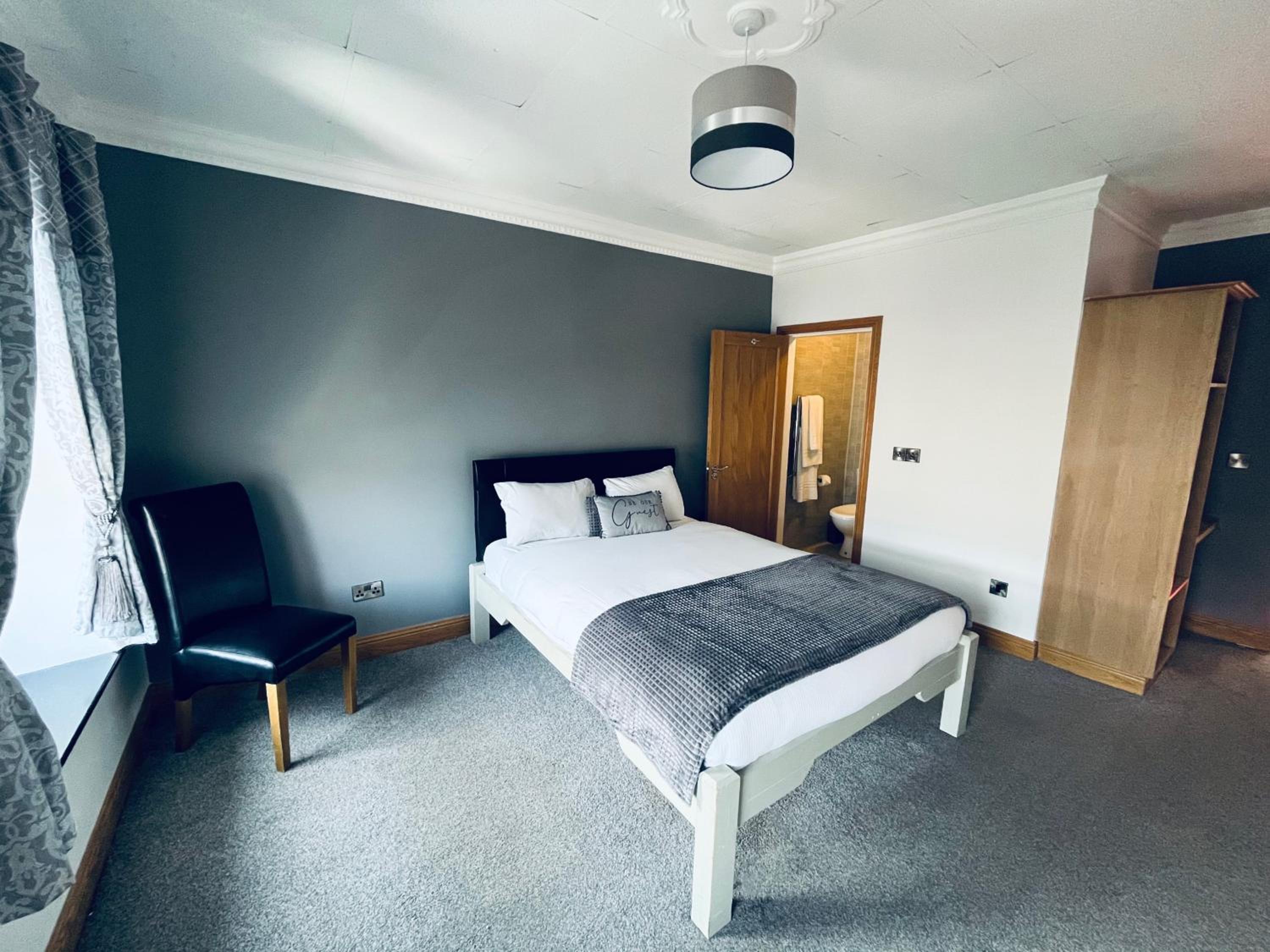 Large Double Room photo 2