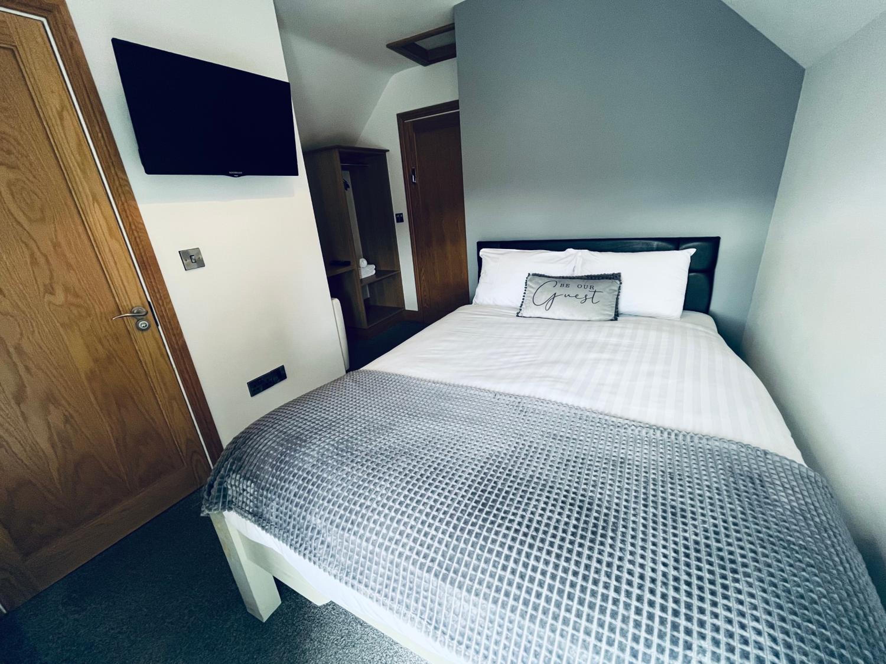 Double Room With Private Bathroom photo 1