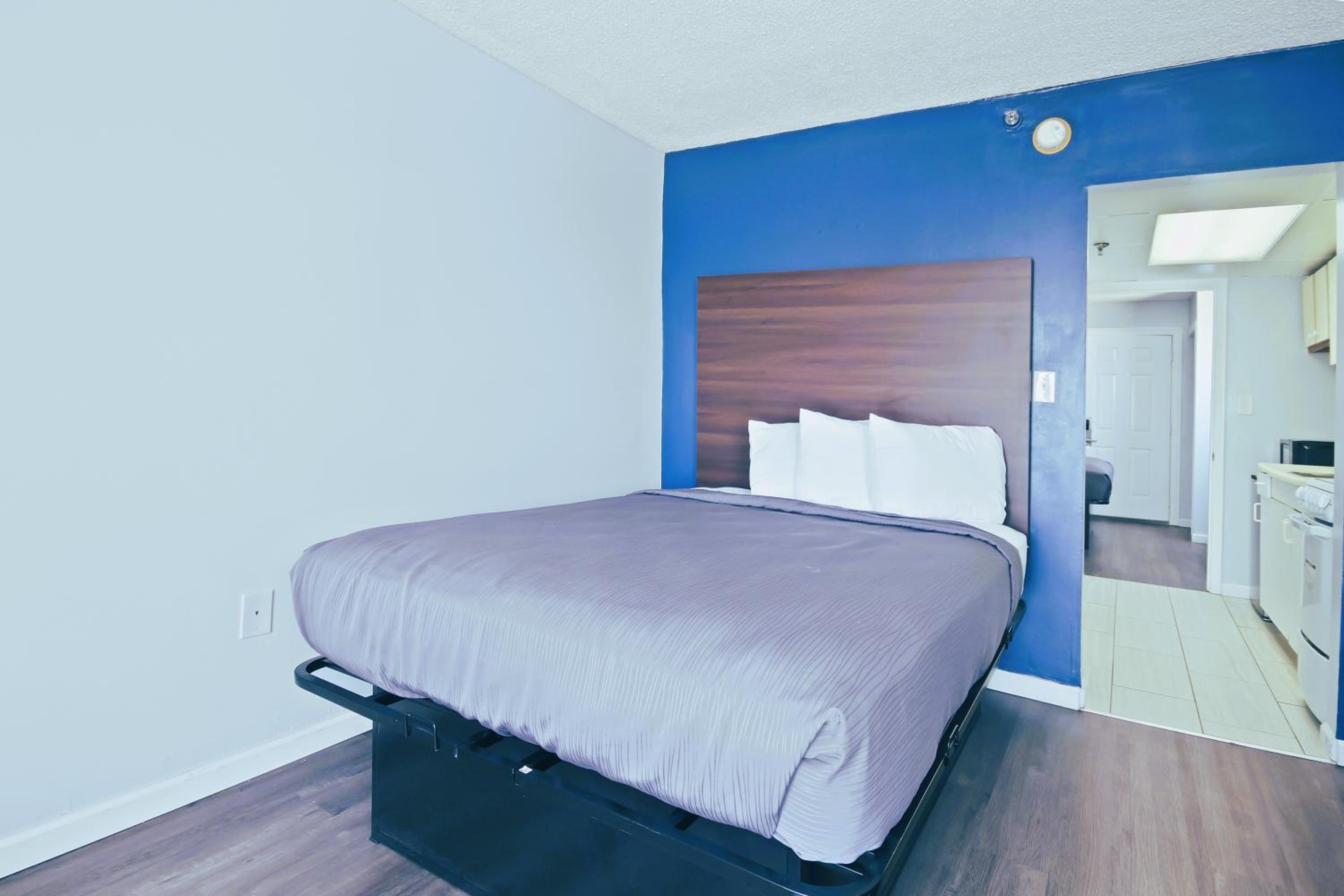 Deluxe Suite with Sea View - Photo 1
