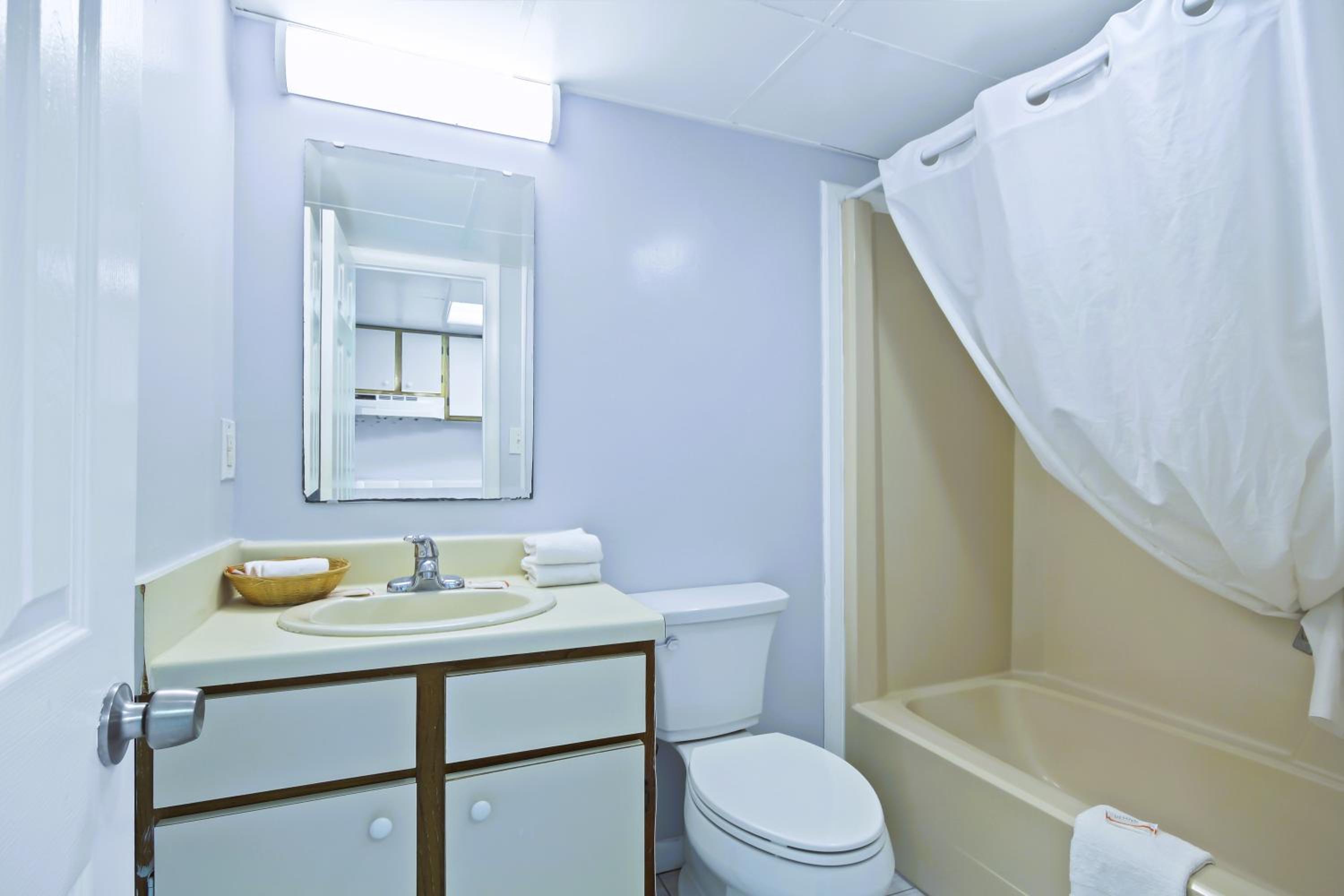 Deluxe Suite with Sea View - Photo 4