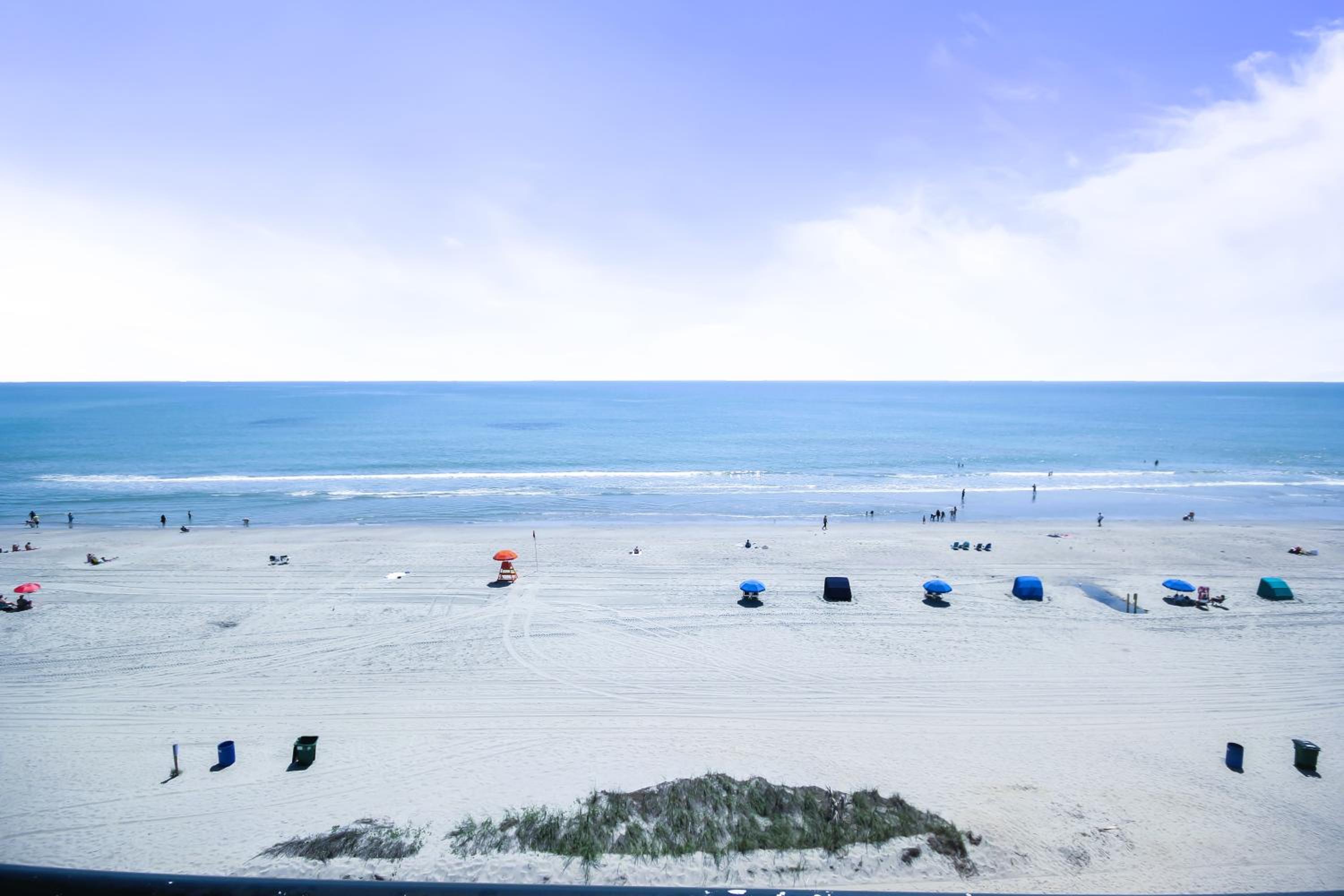 Deluxe Suite with Sea View - Photo 7