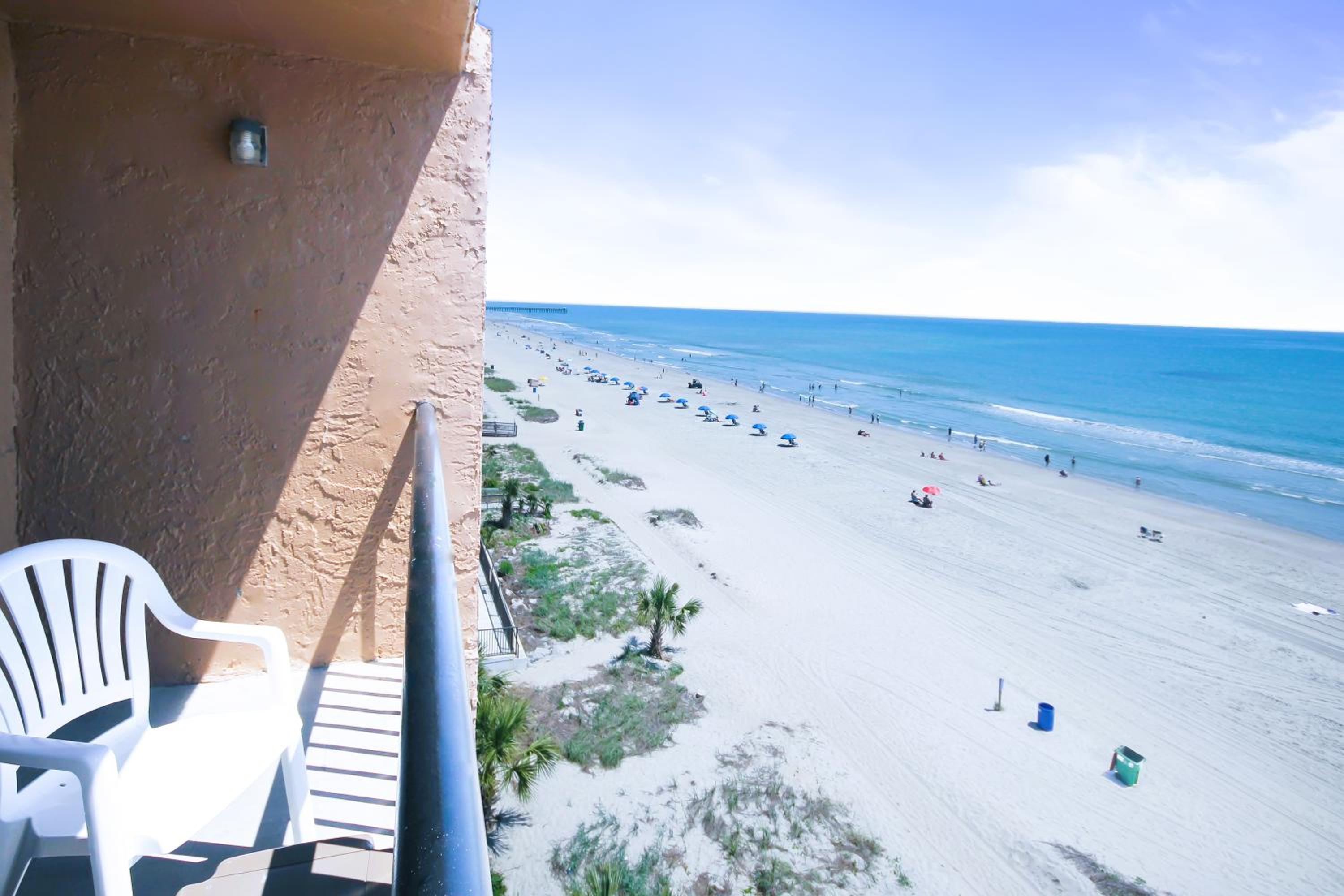 Deluxe Suite with Sea View - Photo 11