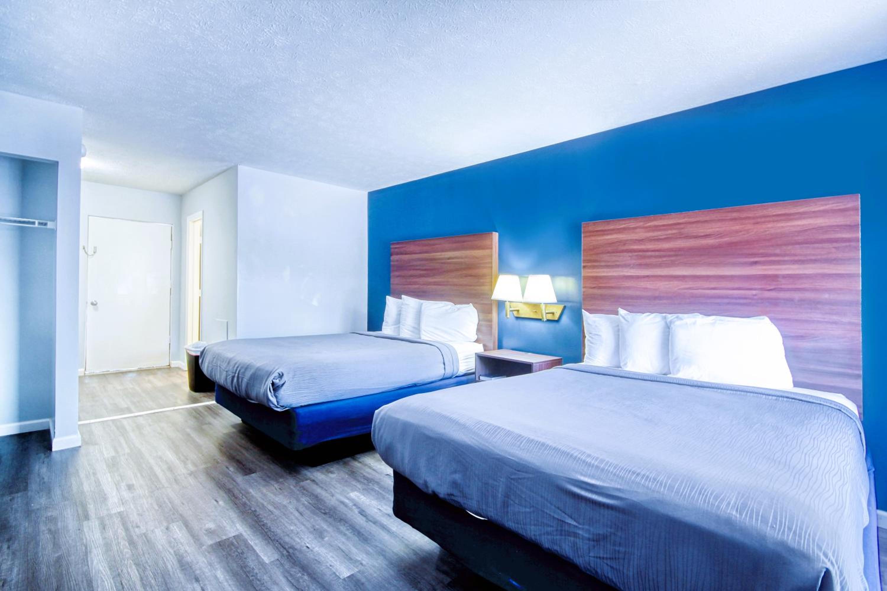 Queen Room with Two Queen Beds - Photo 13