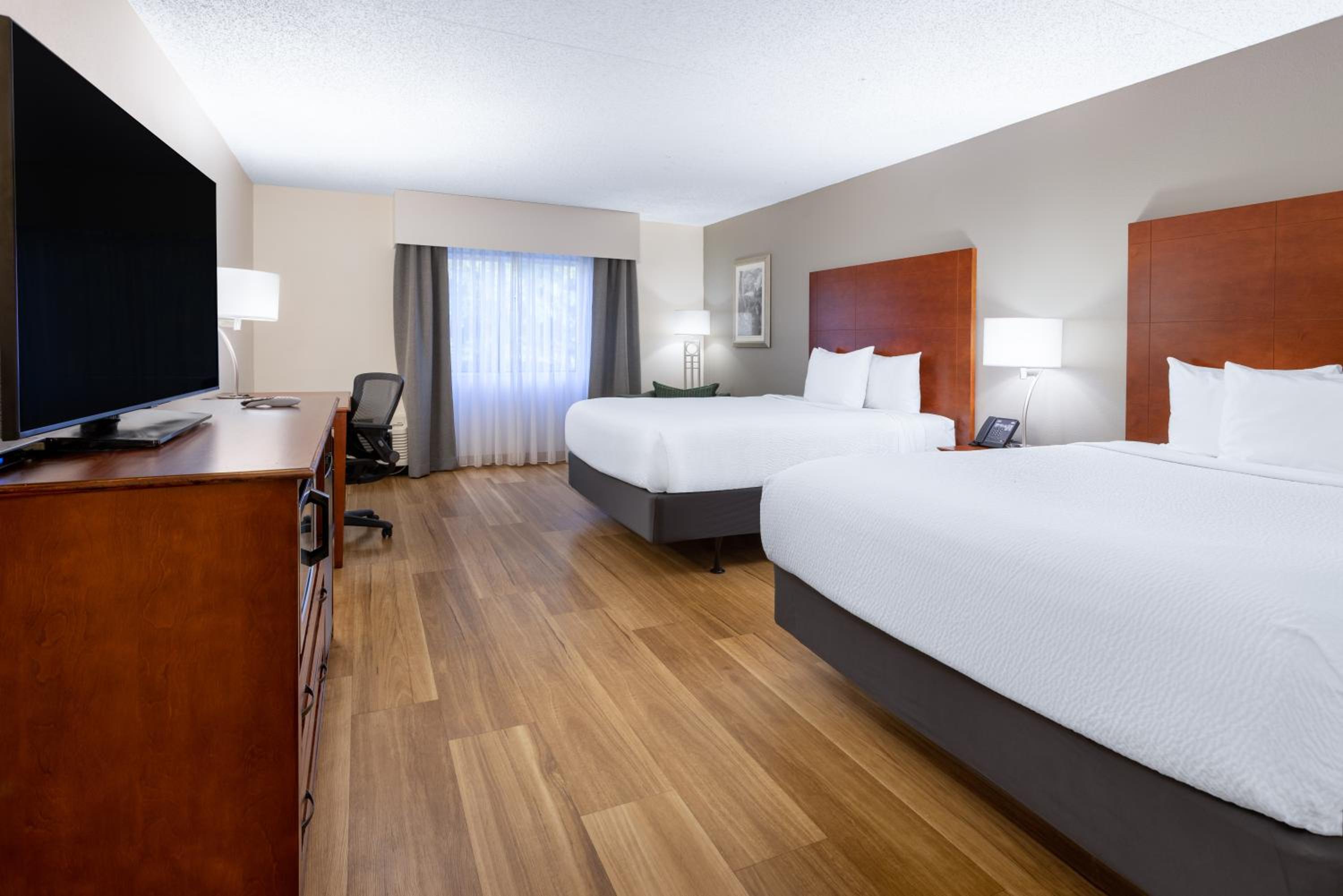 Queen Room with Two Queen Beds - Disability Access - Photo 4
