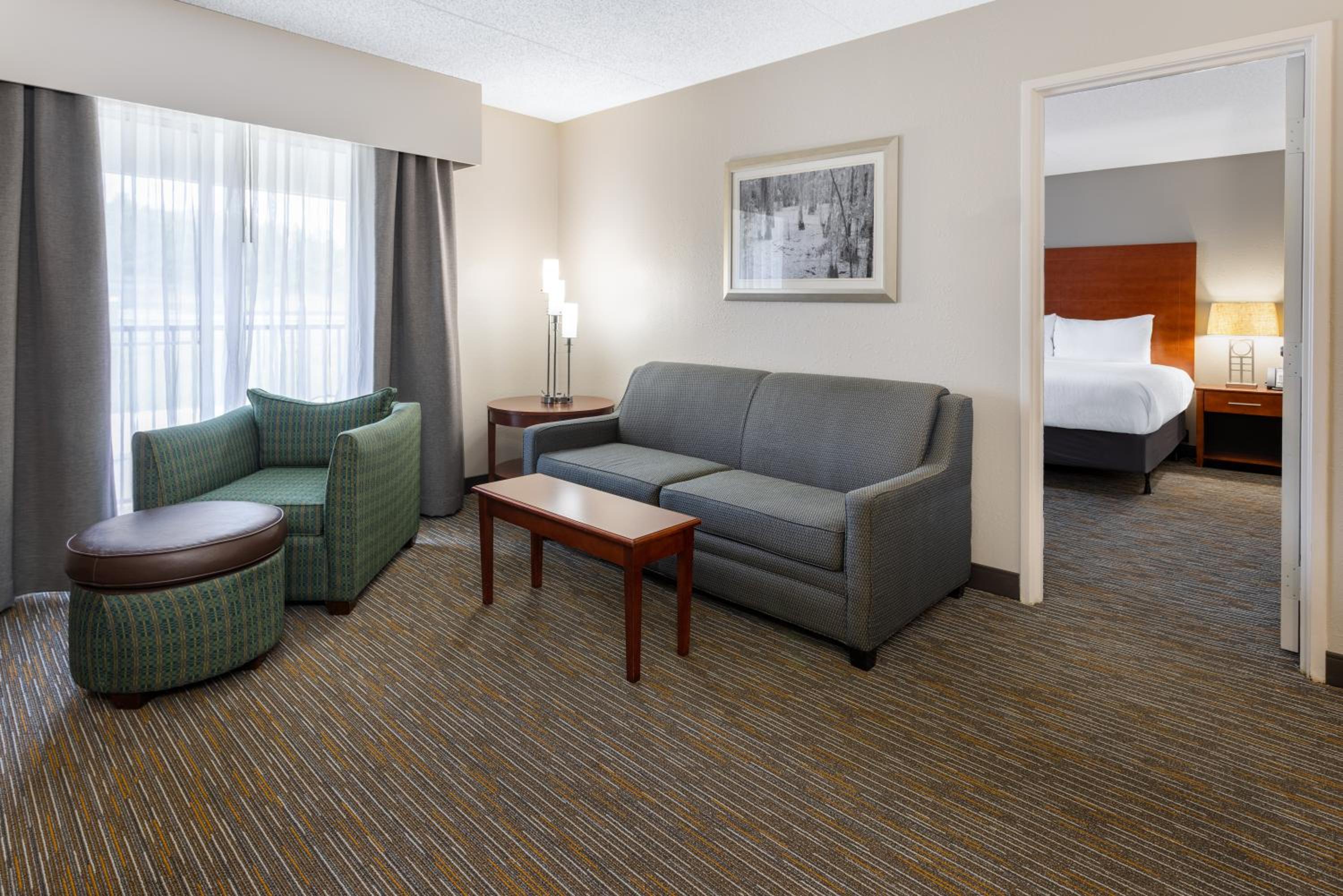 1 King Bed, Suite, City/Courtyard View, Non-Smoking - Photo 7