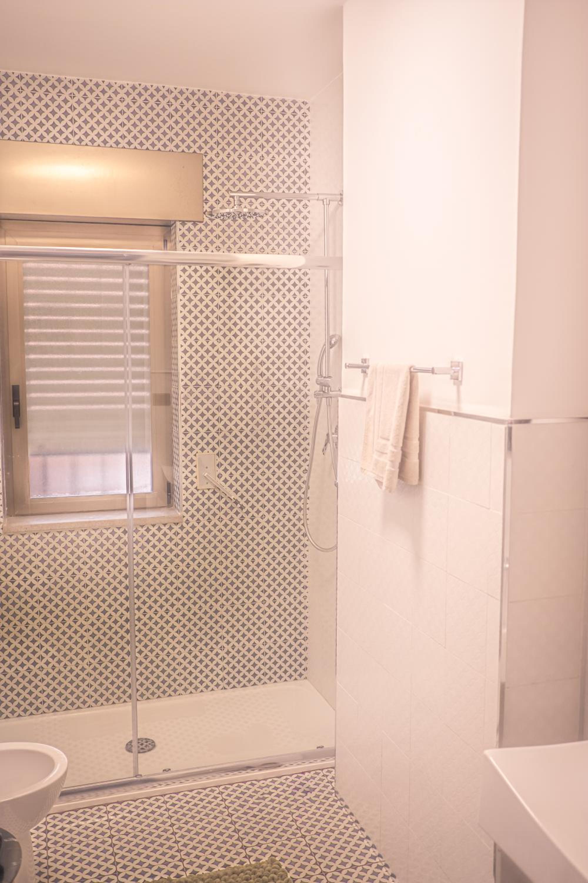 Double Room with Balcony (2 Adults + 1 Child) - Photo 4