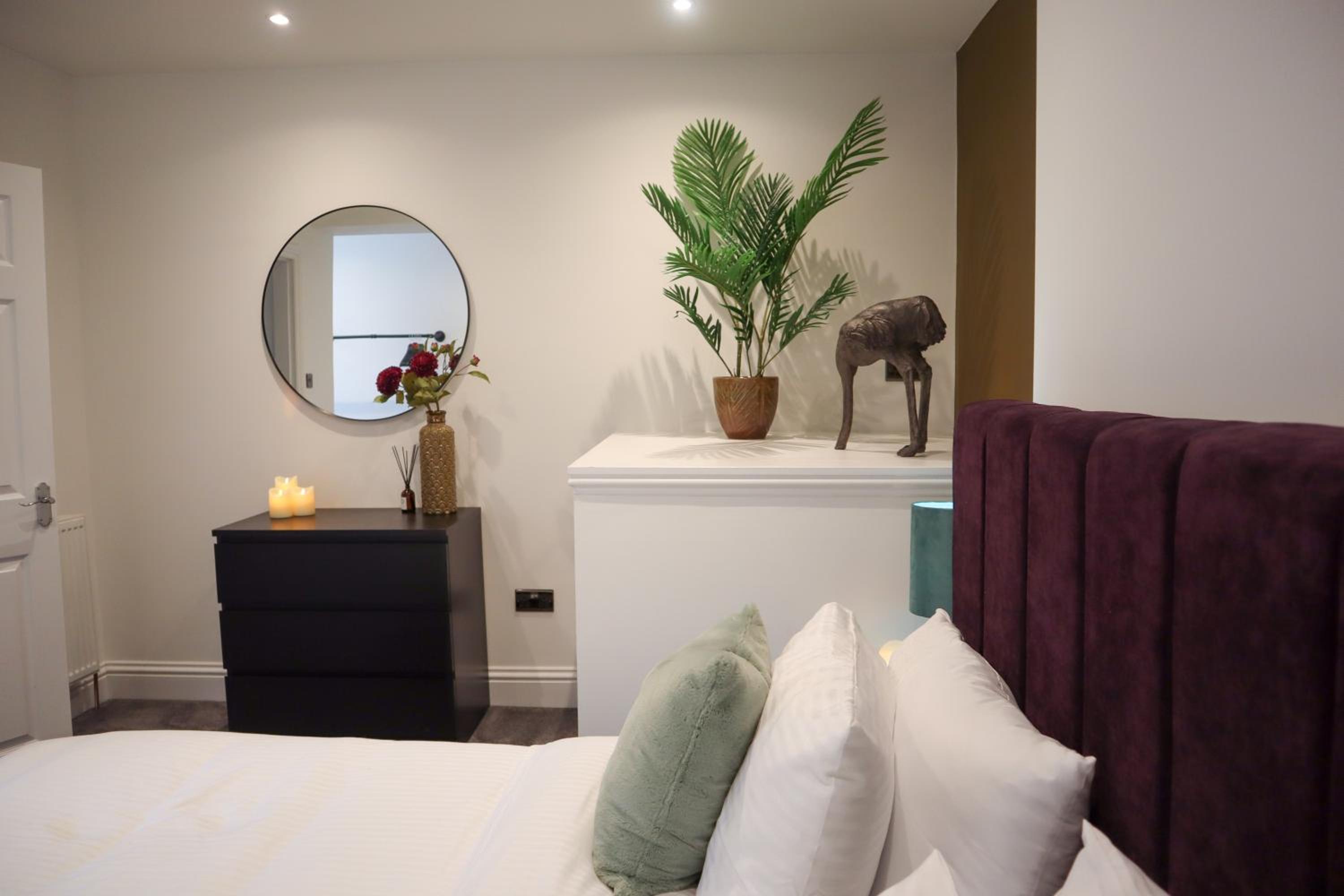Five-Bedroom House photo 1