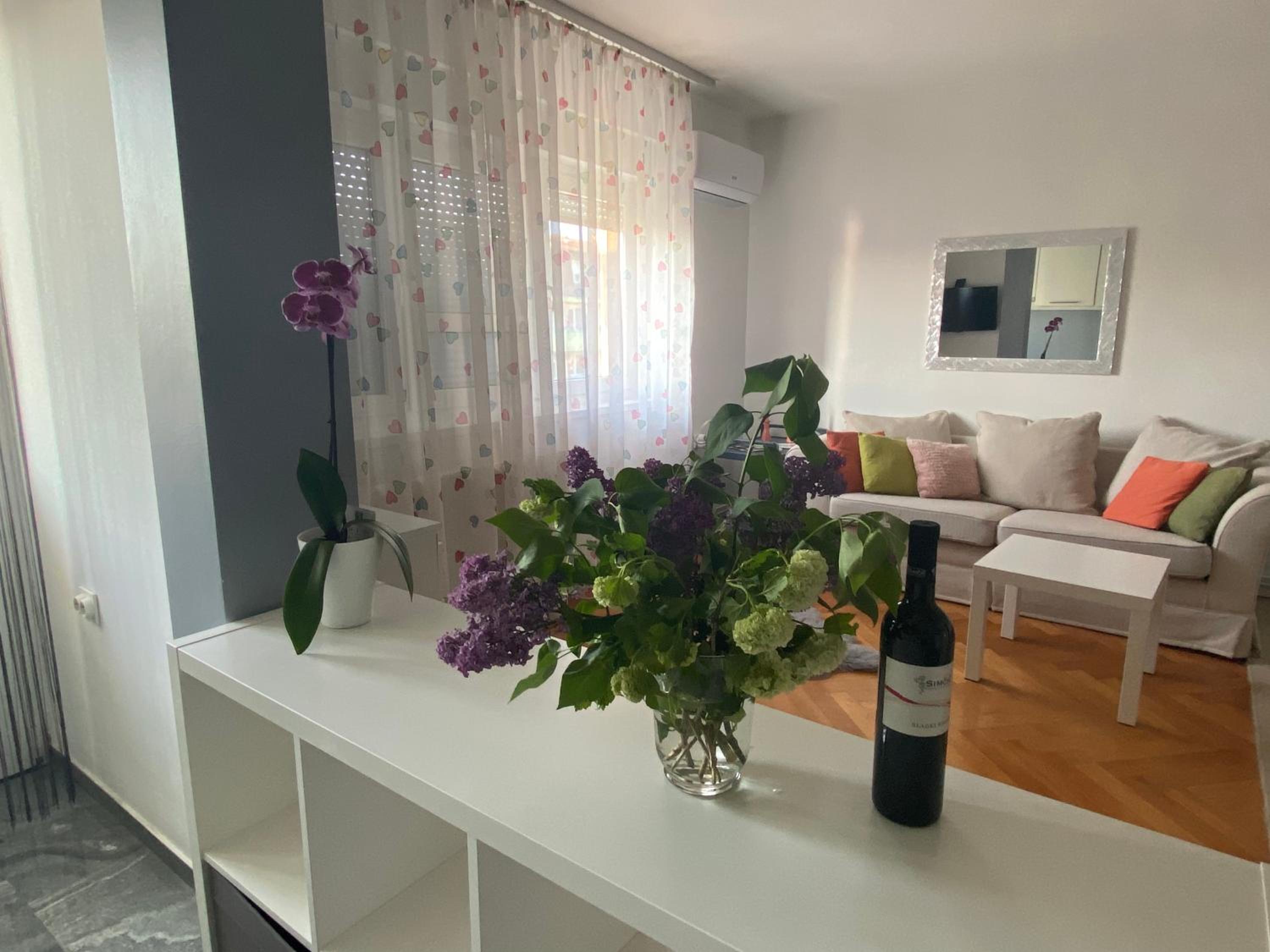One-Bedroom Apartment - Photo 12