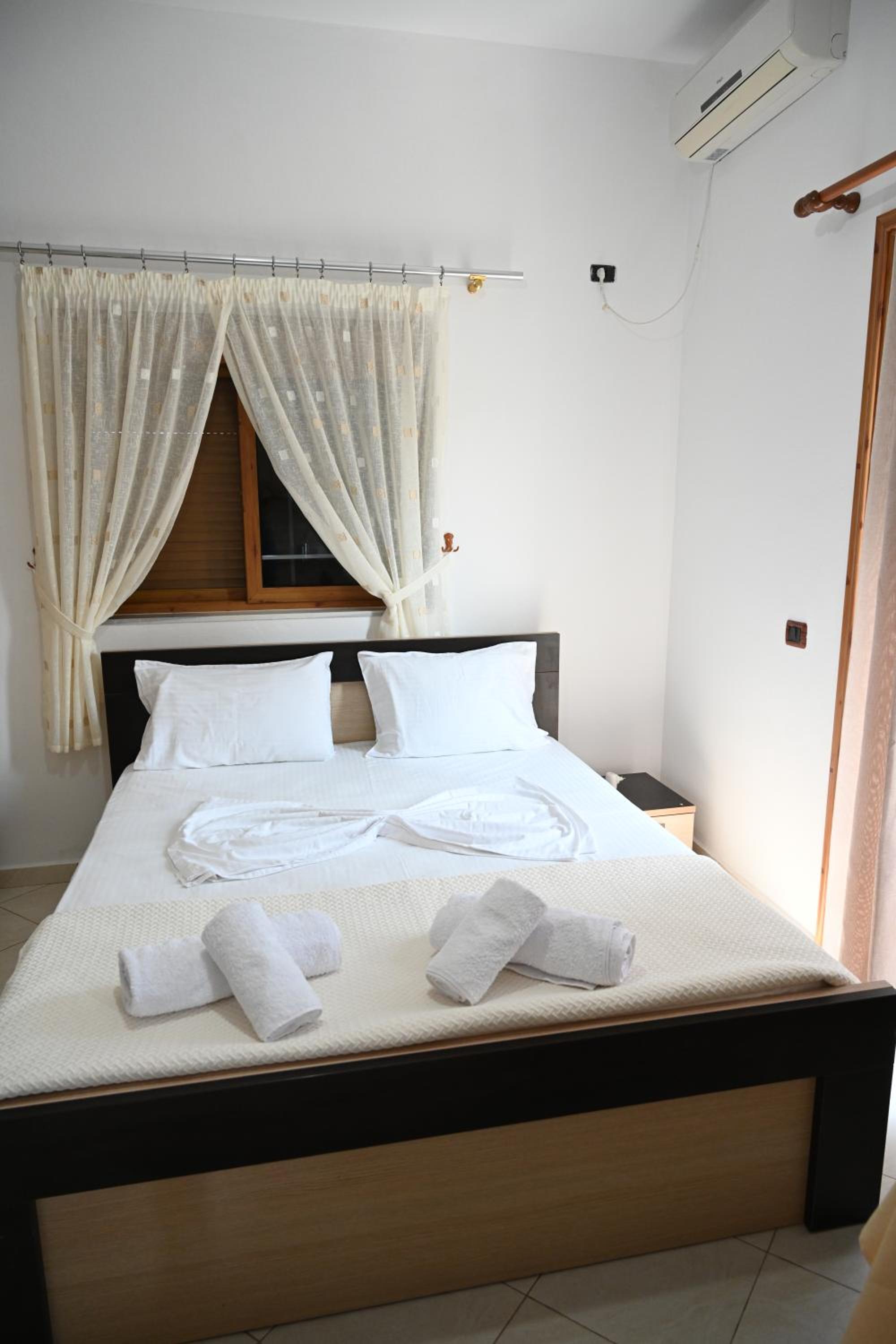 Deluxe Double Room with Balcony photo 2