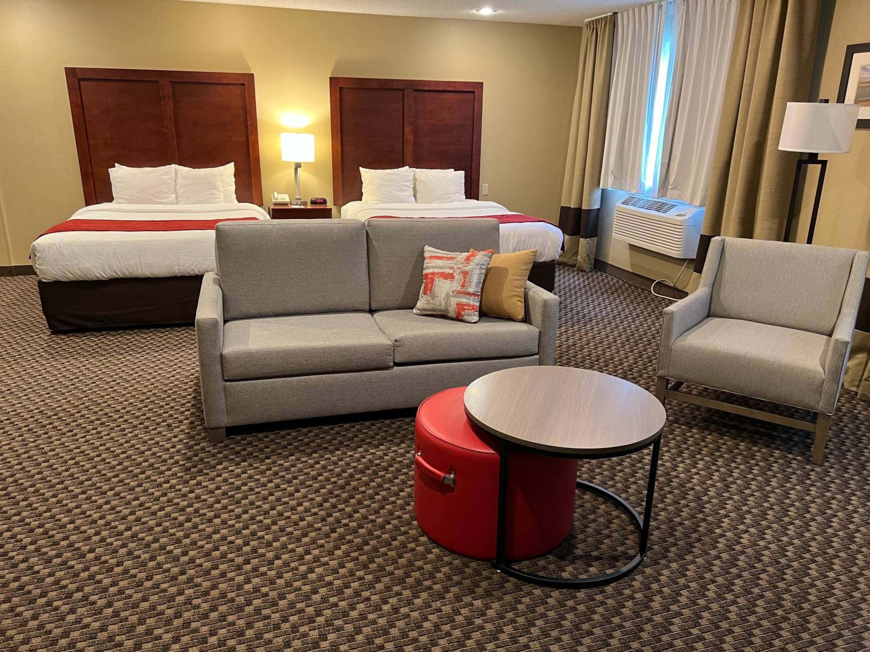 One Room Suite with Two Queen Beds and Sofa bed - Non Smoking photo 3