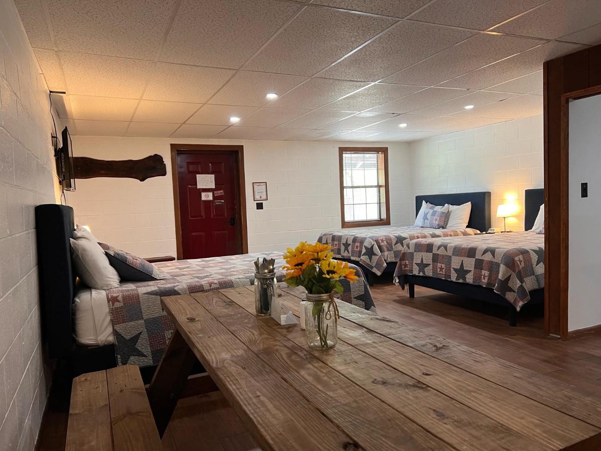 Deluxe Family Room photo 2