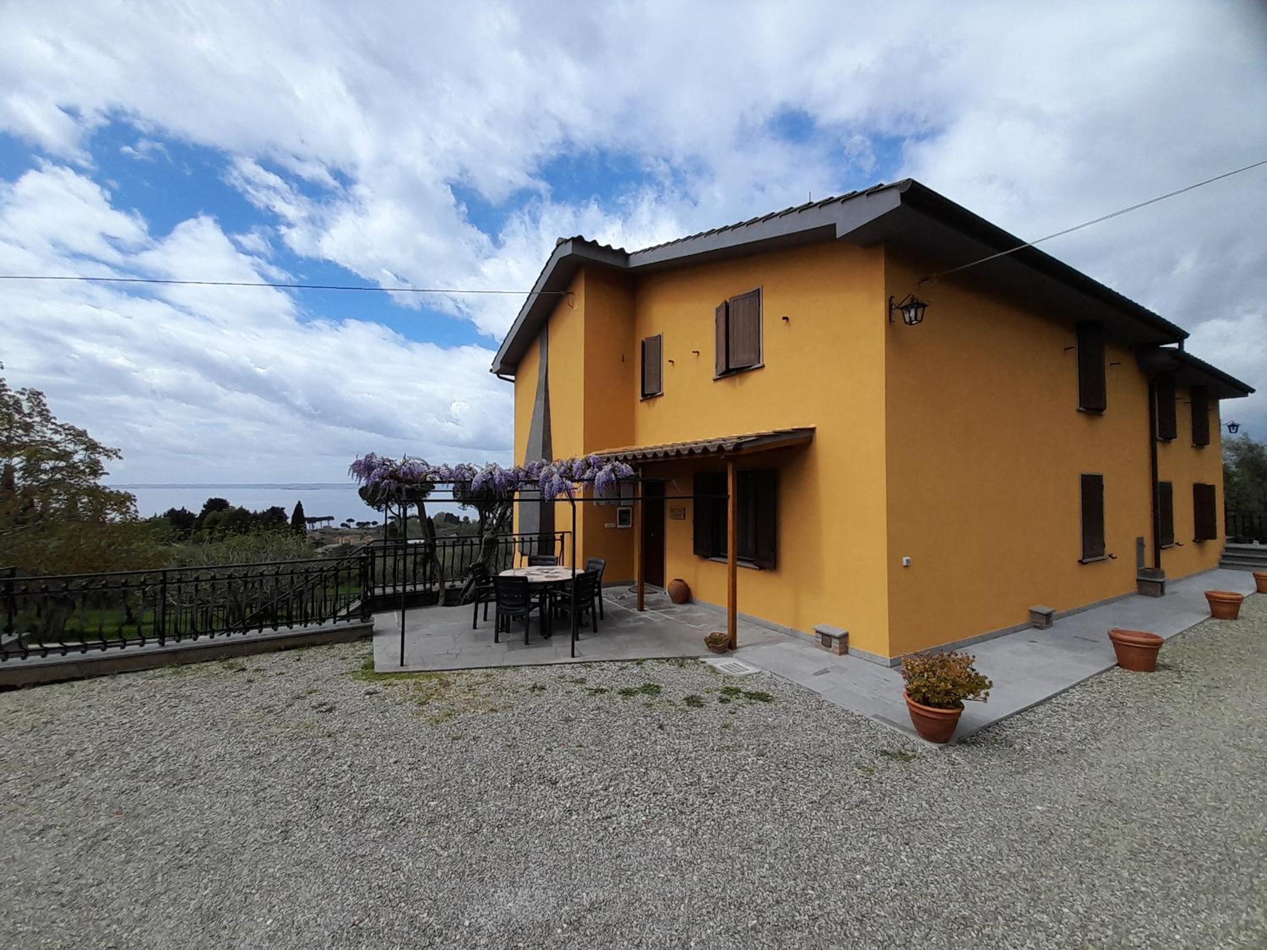 Three-Bedroom House photo 2