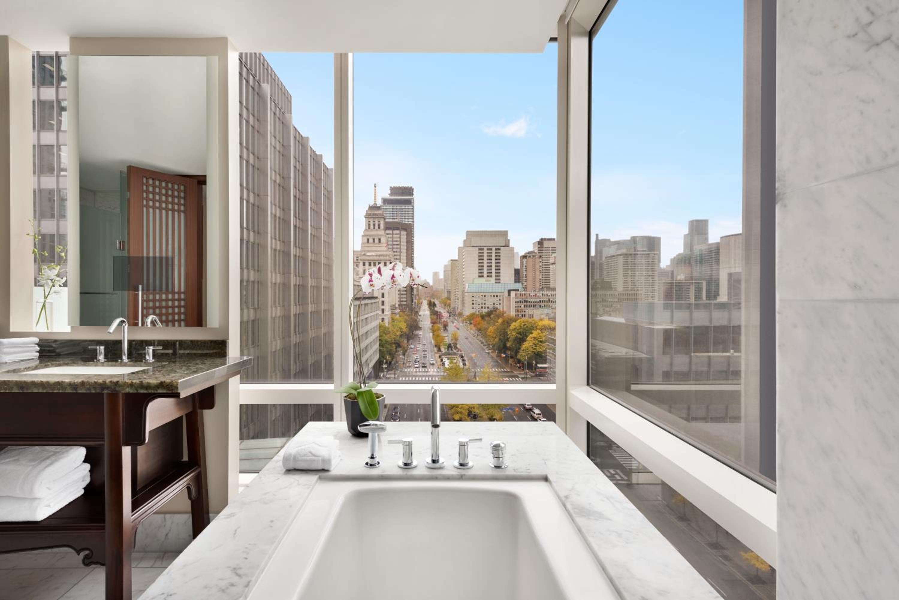 Premier View Room thumbnail 6