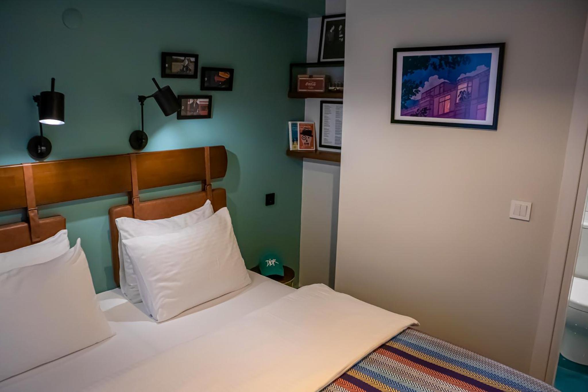 Standard Double or Twin Room - Photo 8