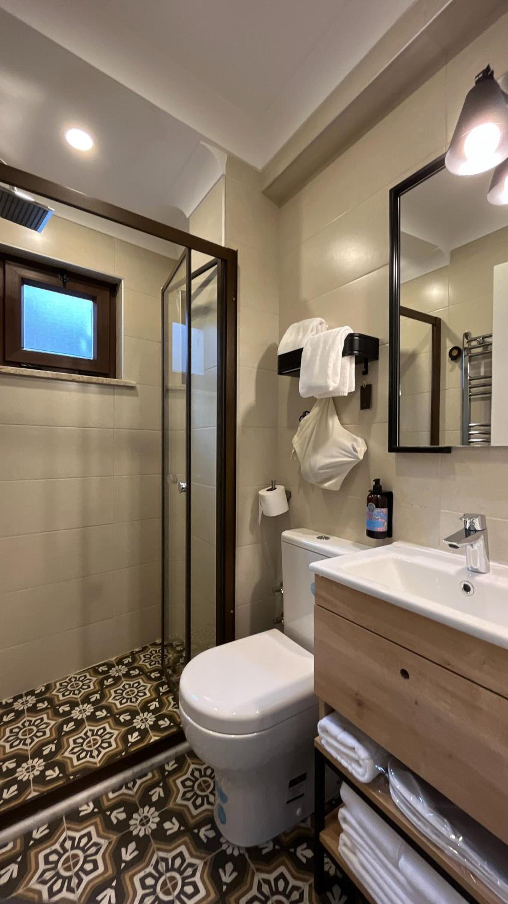 Large Double Room - Photo 6