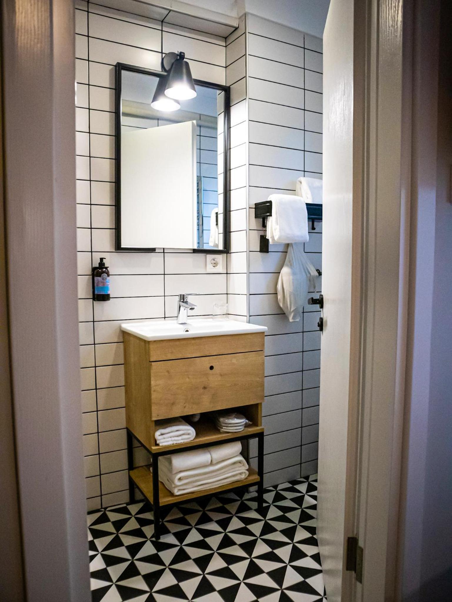 Small Double Room - Photo 9