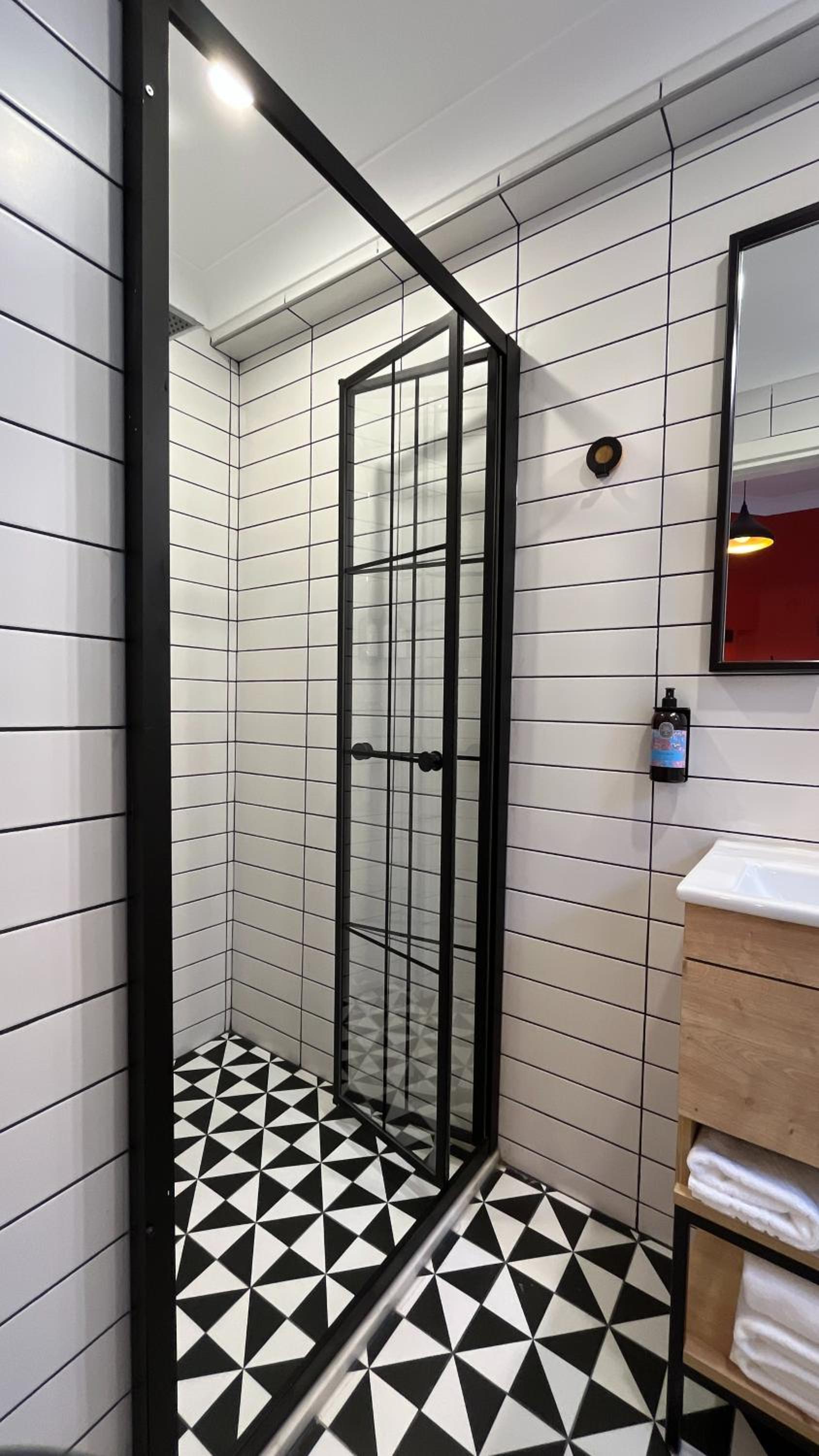 Small Double Room - Photo 10