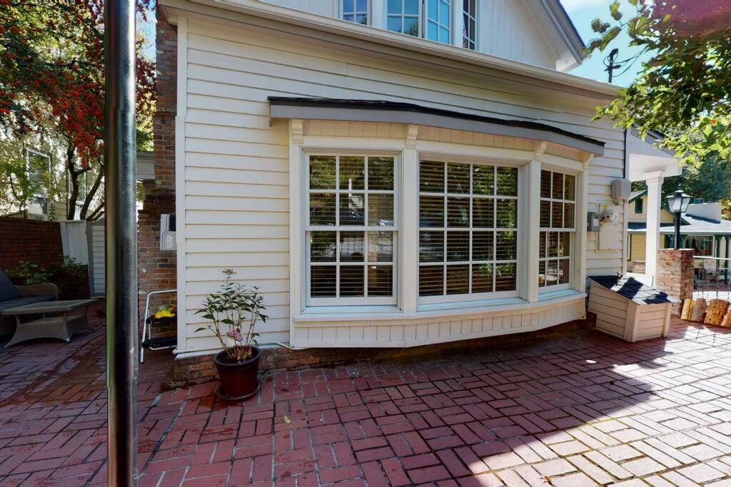 Three-Bedroom House photo 3