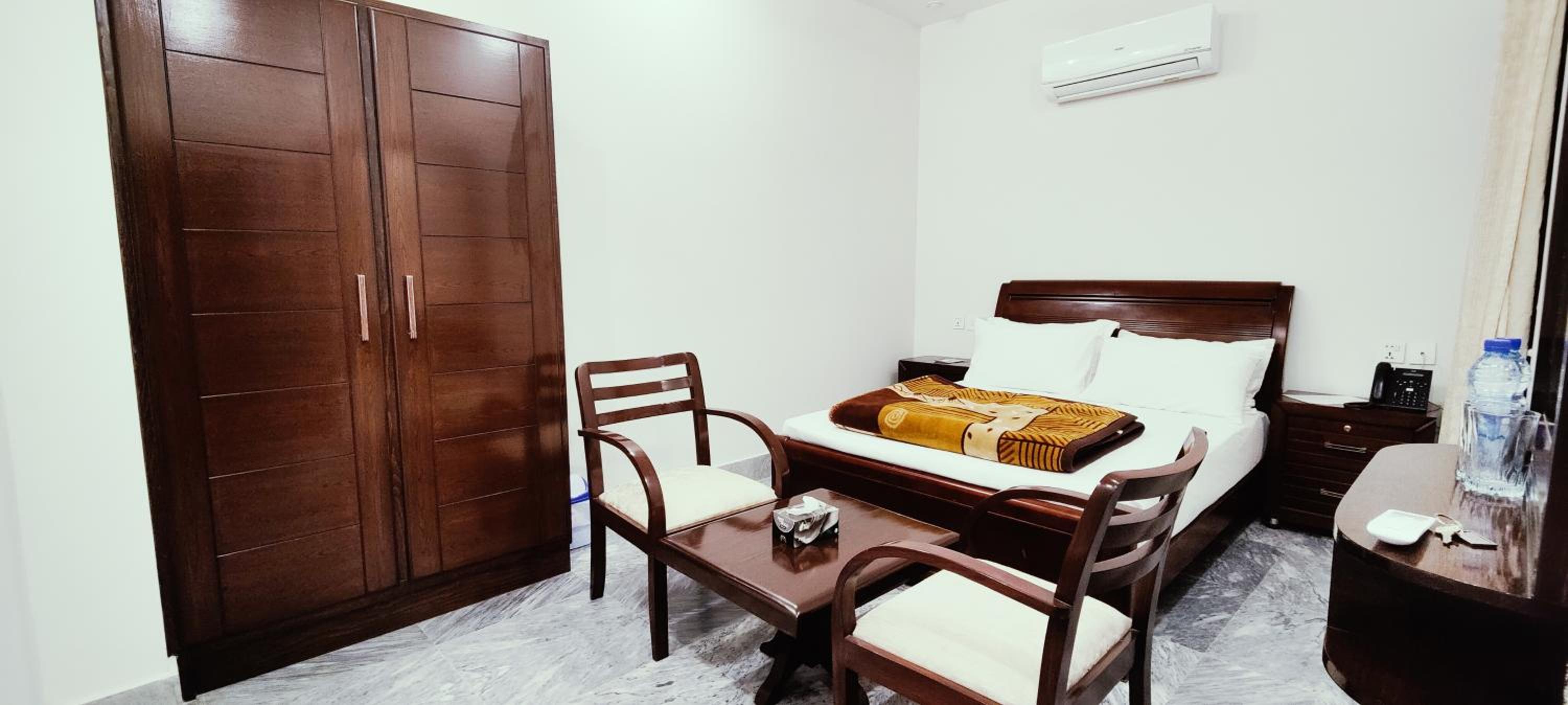 Standard Queen Room photo 1