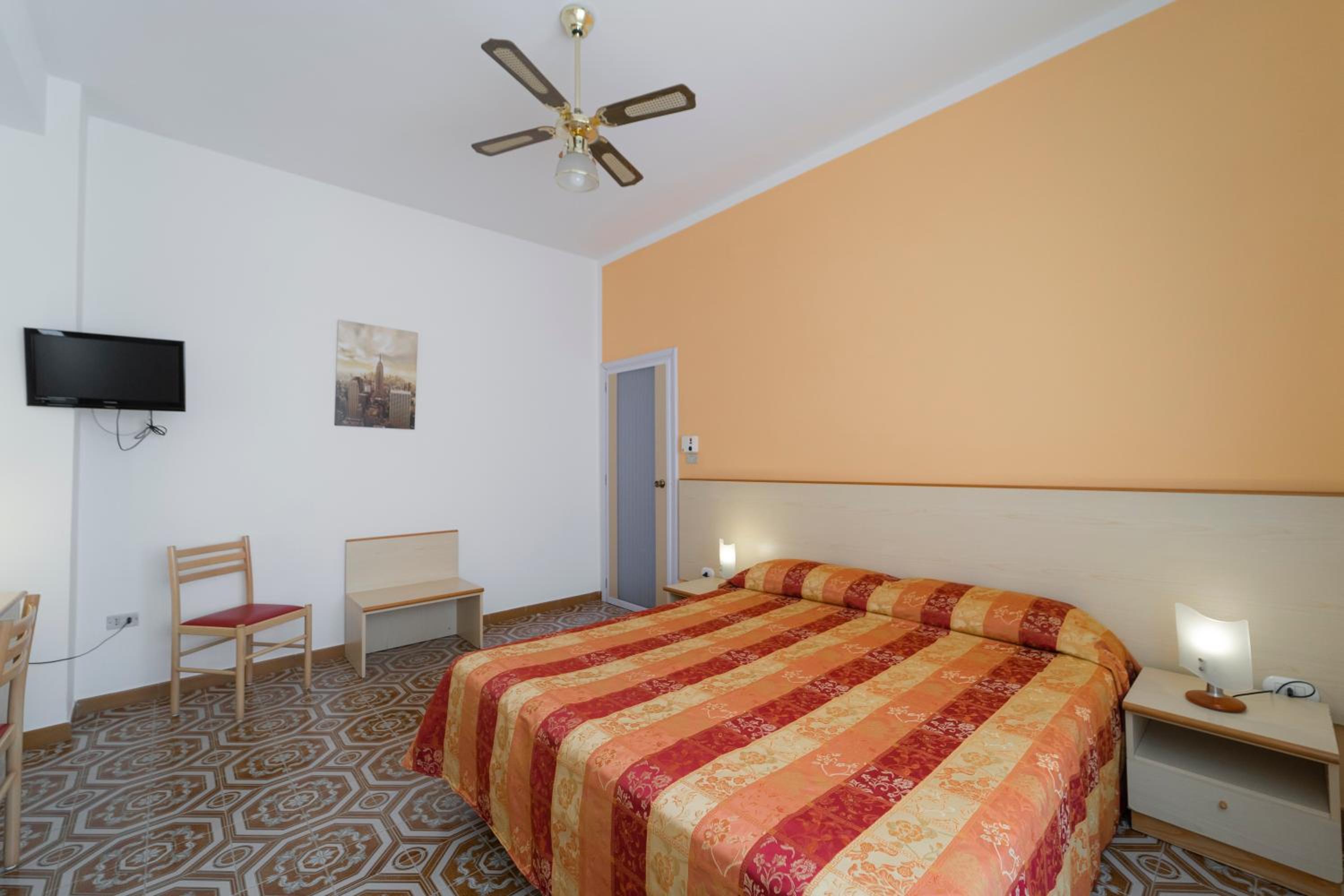 Two-Bedroom Apartment - Photo 2