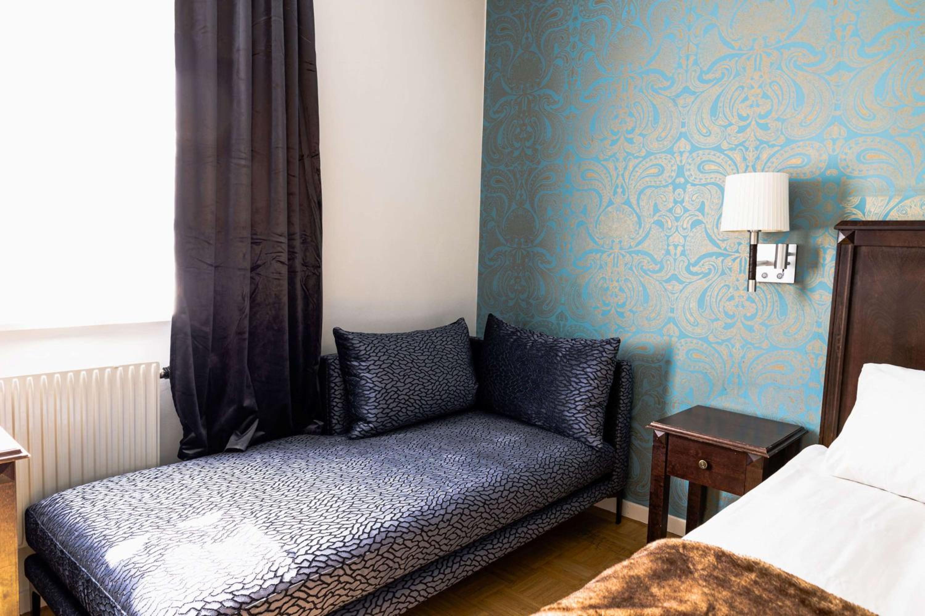 Economy Double Room with Sofa Bed - Non-Smoking - Photo 1