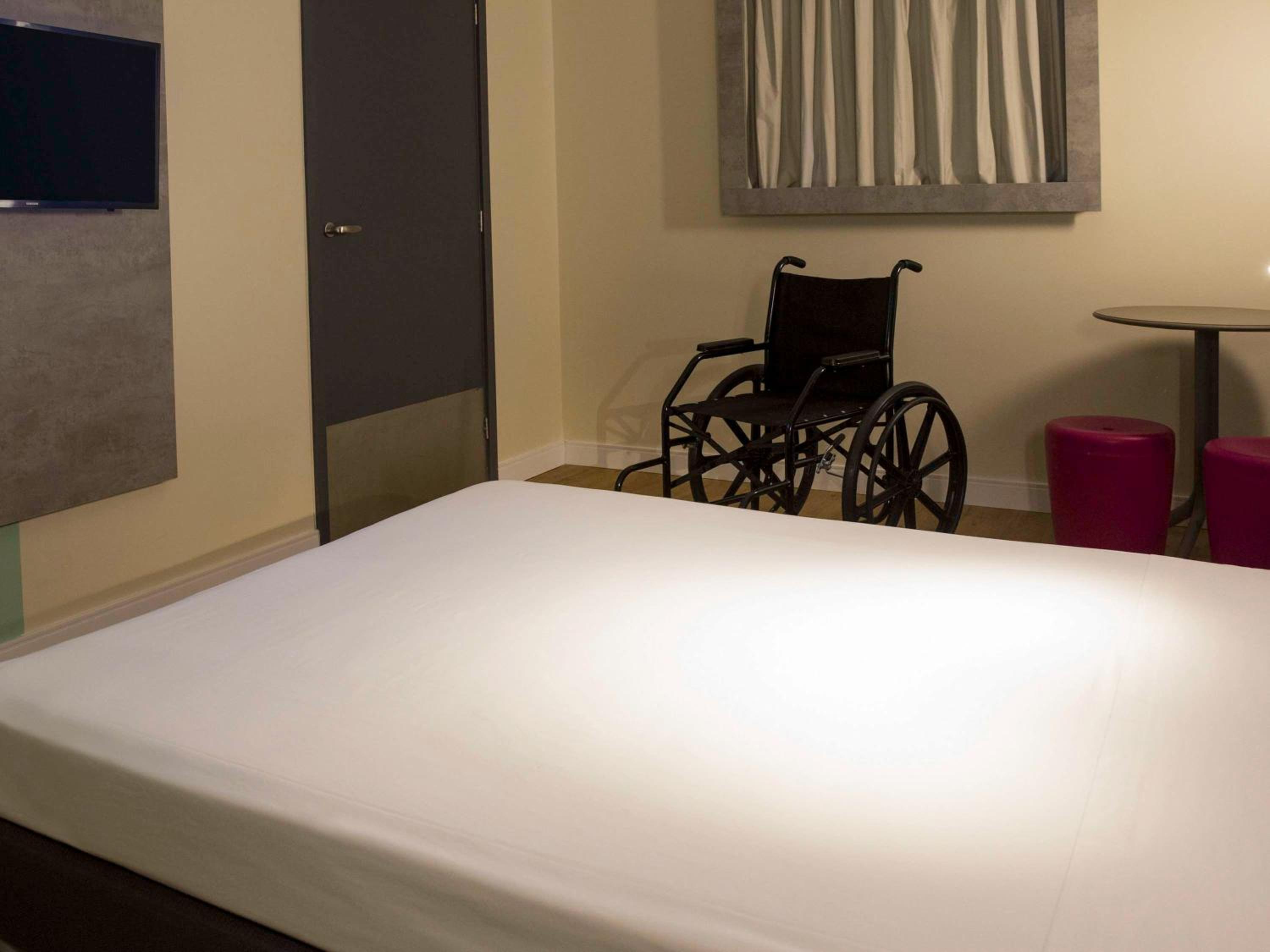 Standard Room - Disability Access - Photo 10