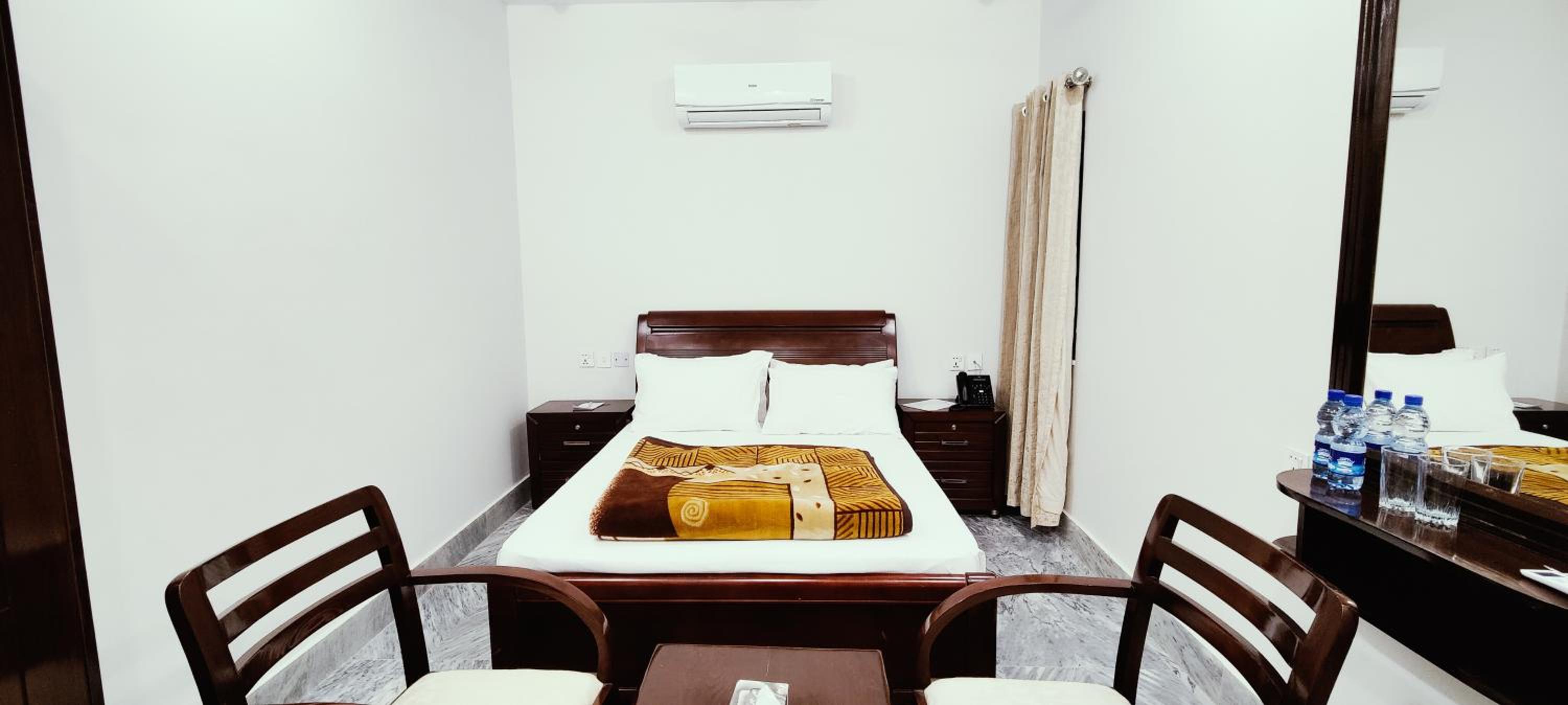 Standard Queen Room photo 2