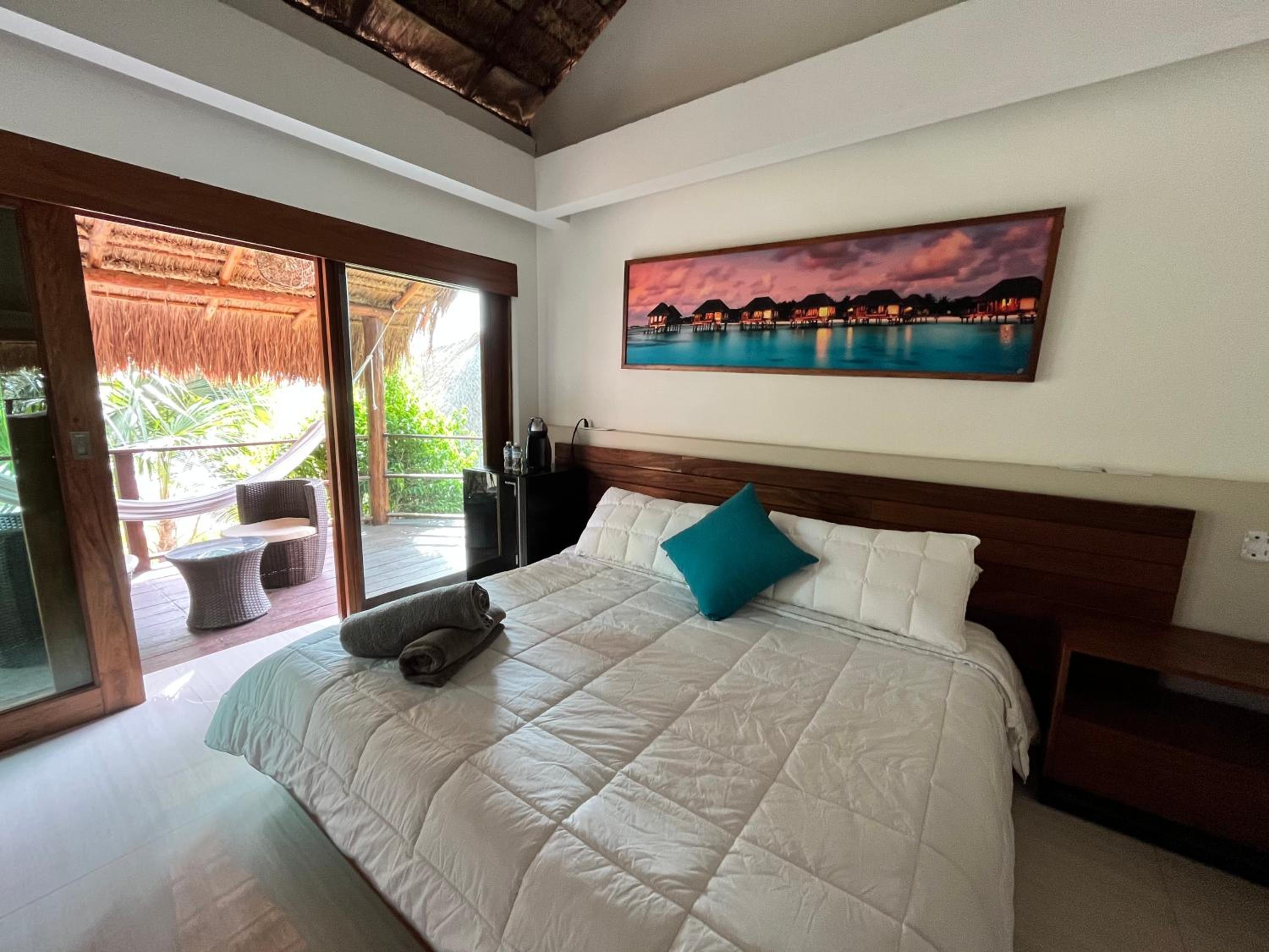 Deluxe King Room - Photo 5