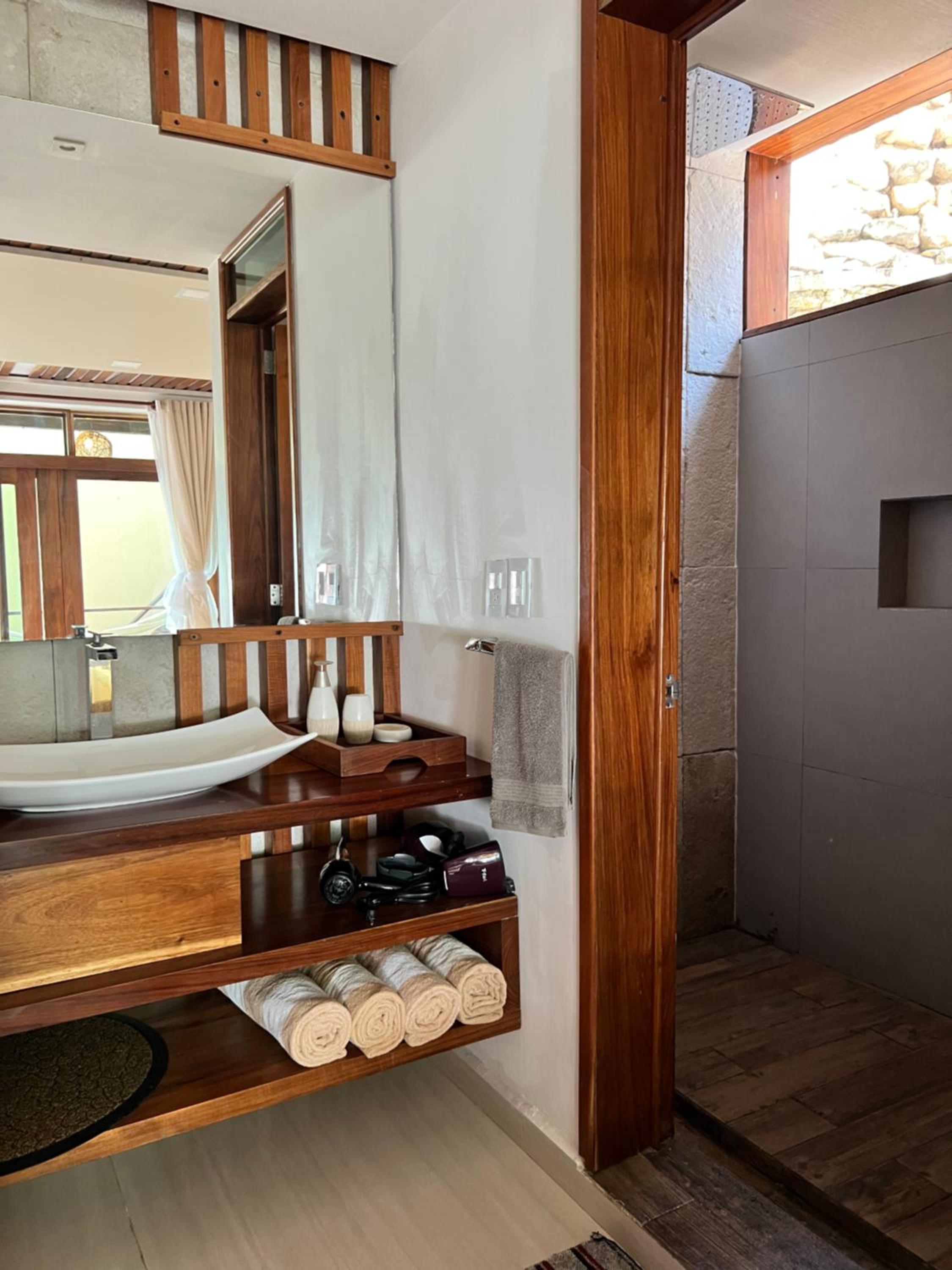 Deluxe King Room - Photo 3