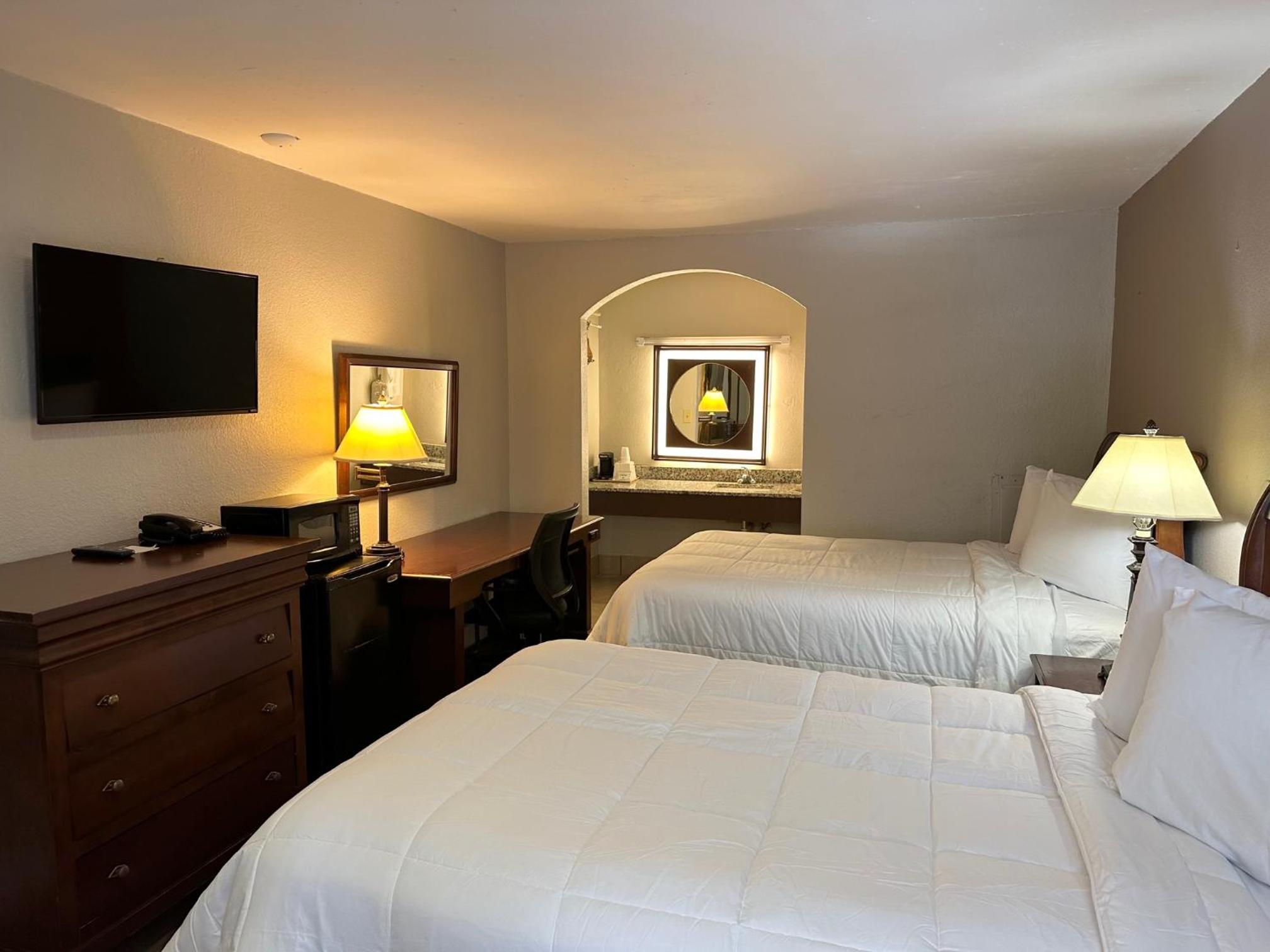 Double Room with Two Double Beds - Non-Smoking - Photo 2