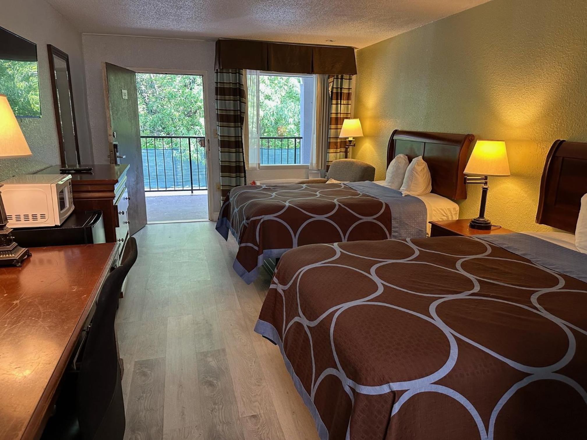 Double Room with Two Double Beds - Smoking - Photo 5