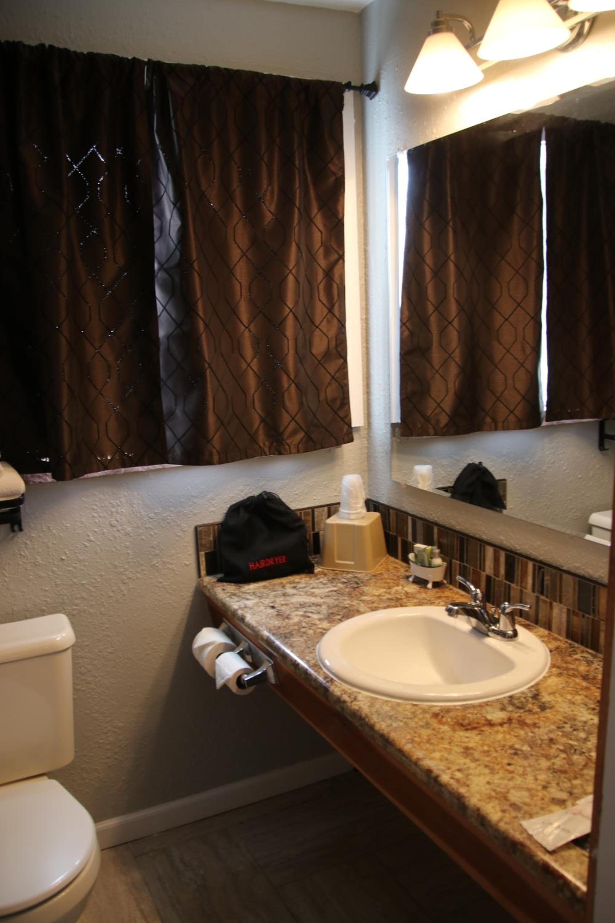 Standard King Room - Photo 4