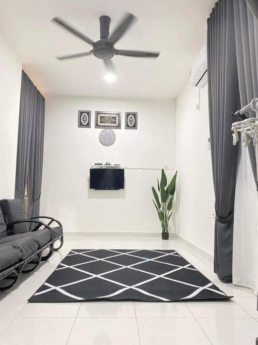Three-Bedroom House photo 2