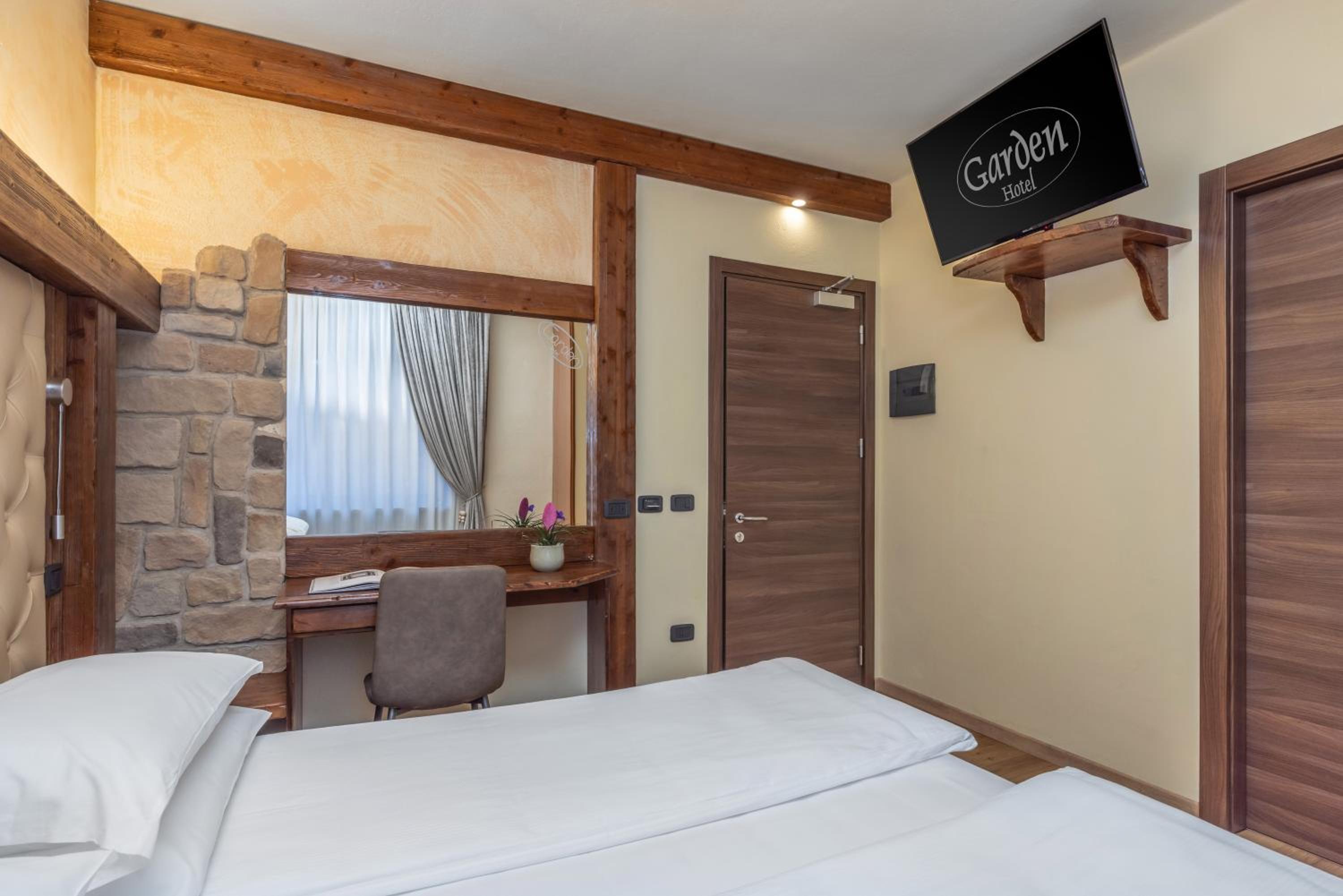 Double or Twin Room - Photo 3