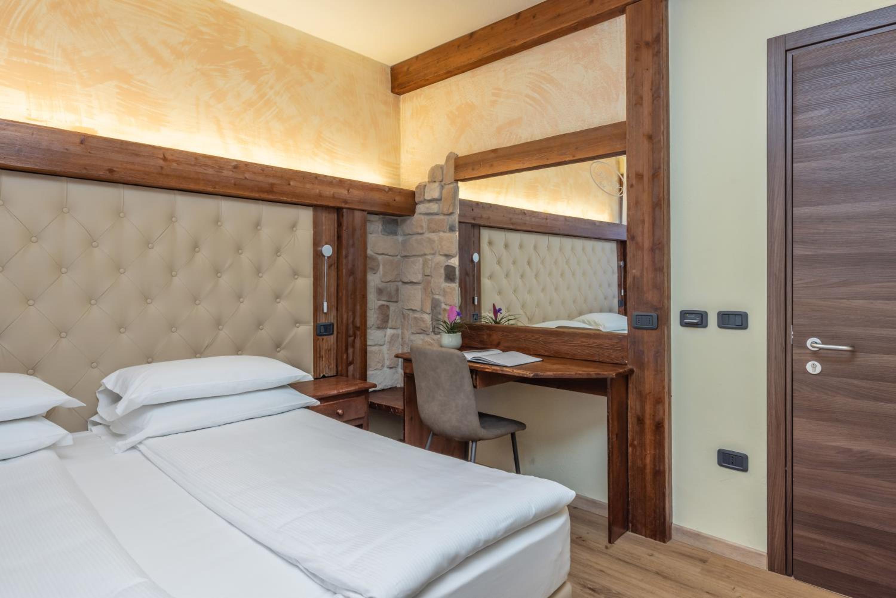 Double or Twin Room - Photo 2