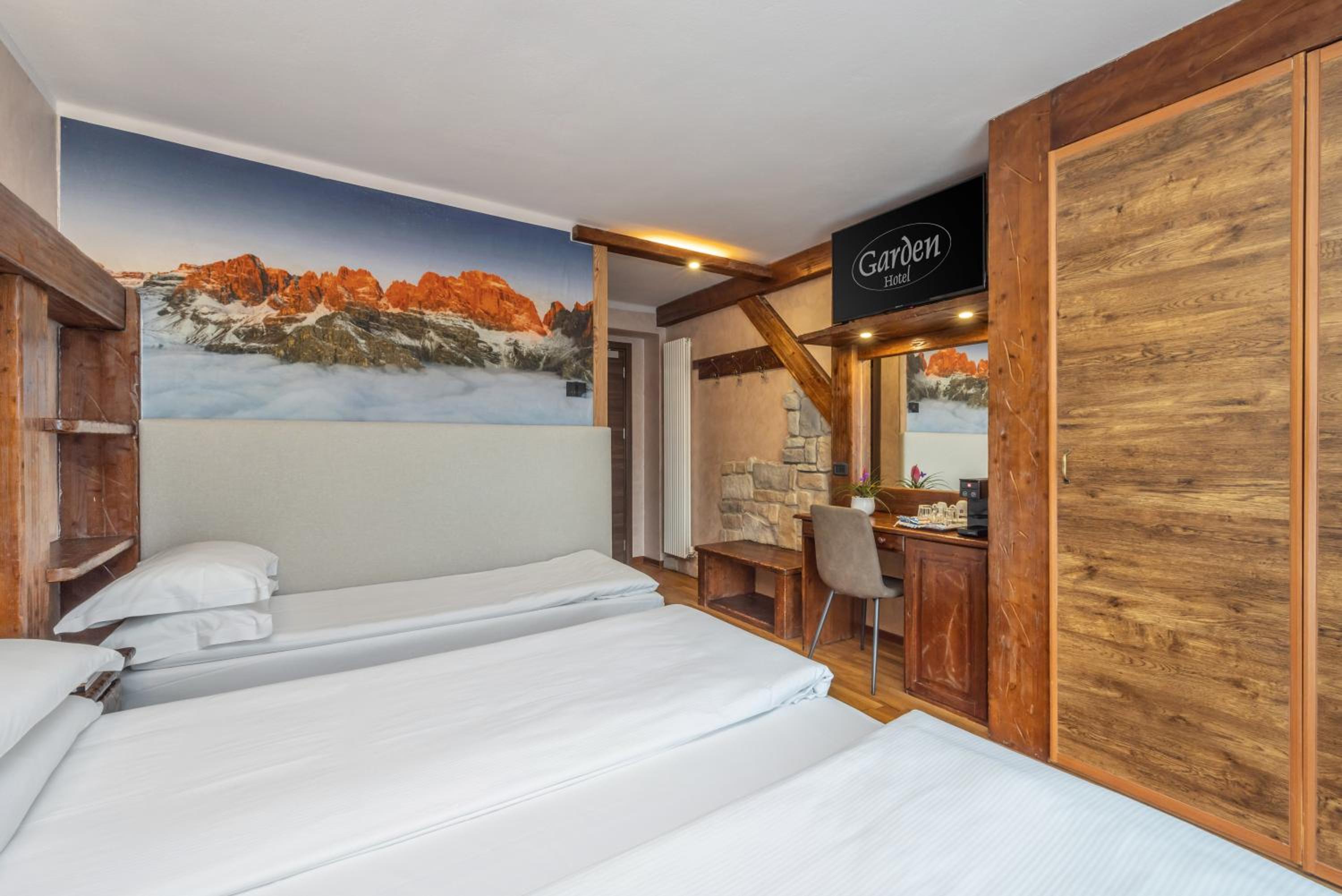 Superior Double Room with Balcony - Photo 14