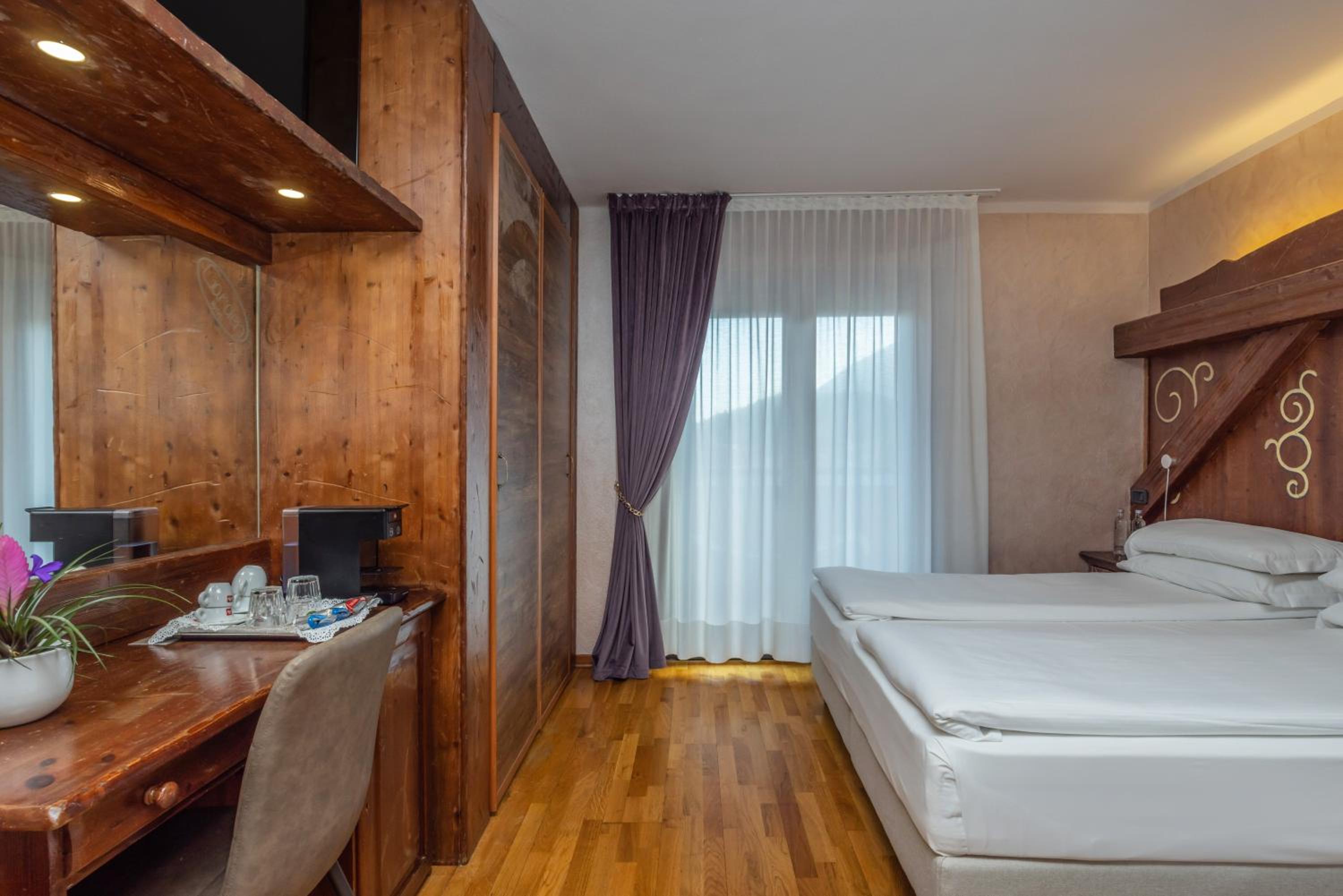 Superior Double Room with Balcony - Photo 3